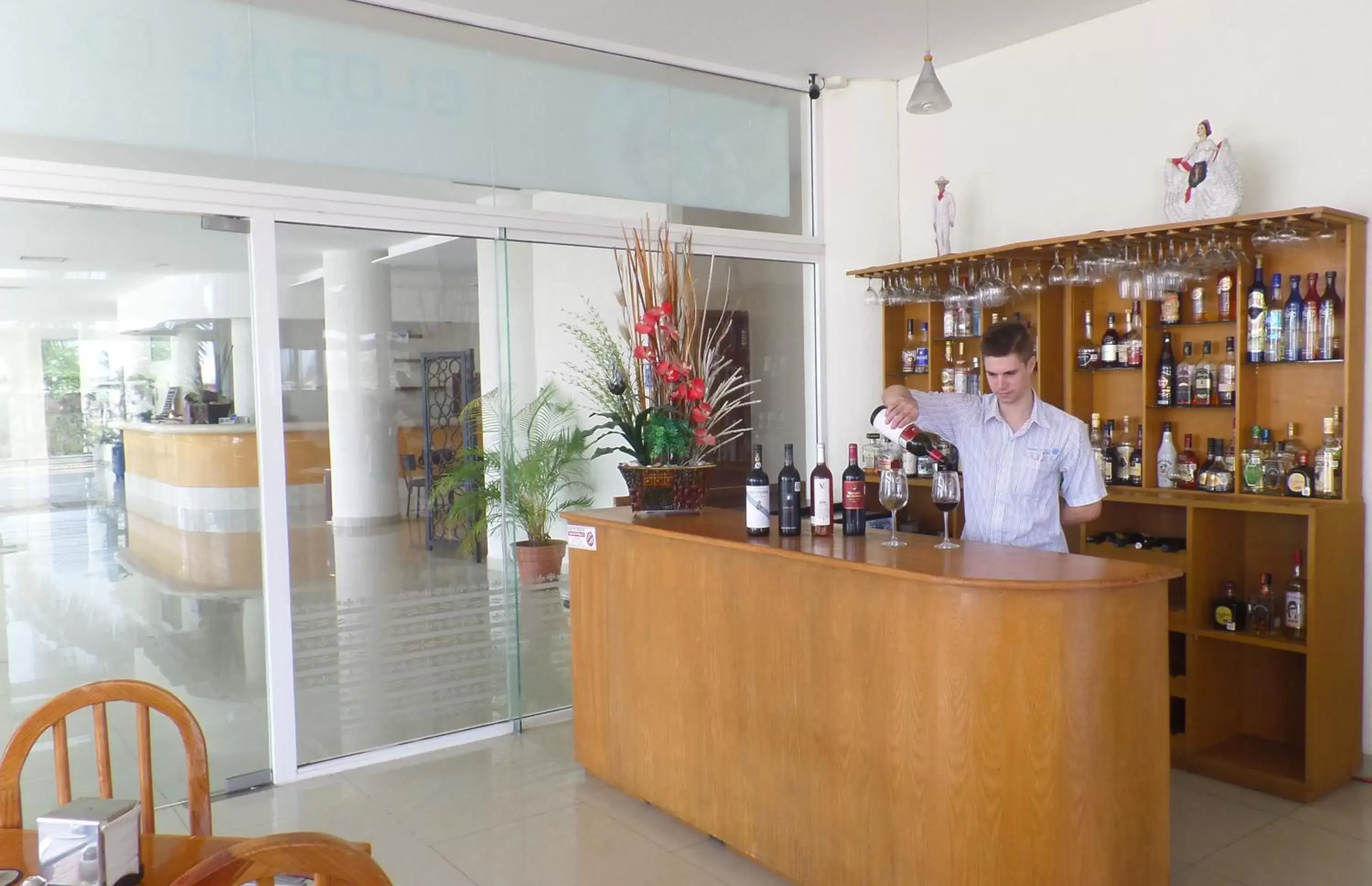 Lounge/Bar in Best Western Global Express