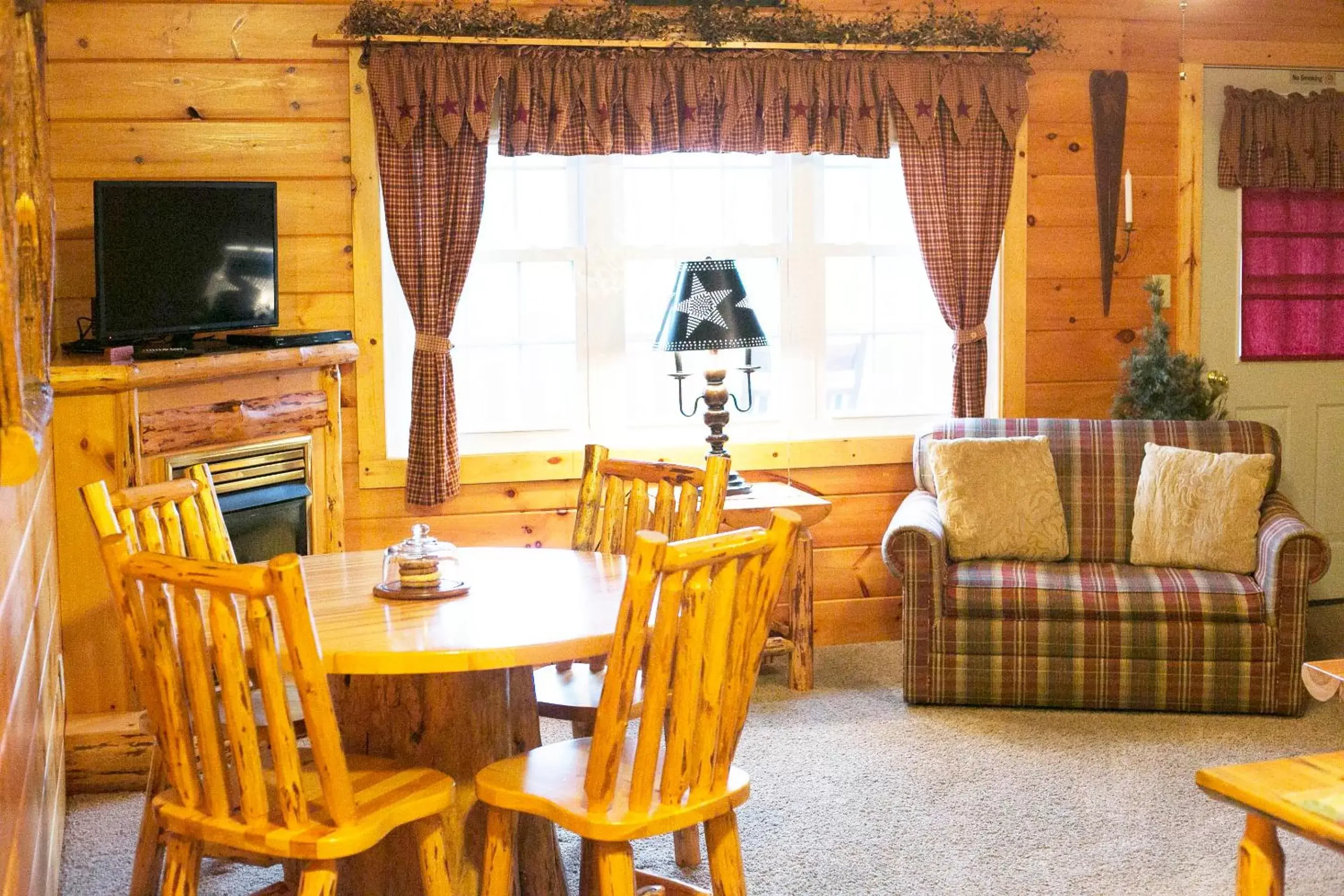 Living room, Seating Area in Blessing Lodge by Amish Country Lodging