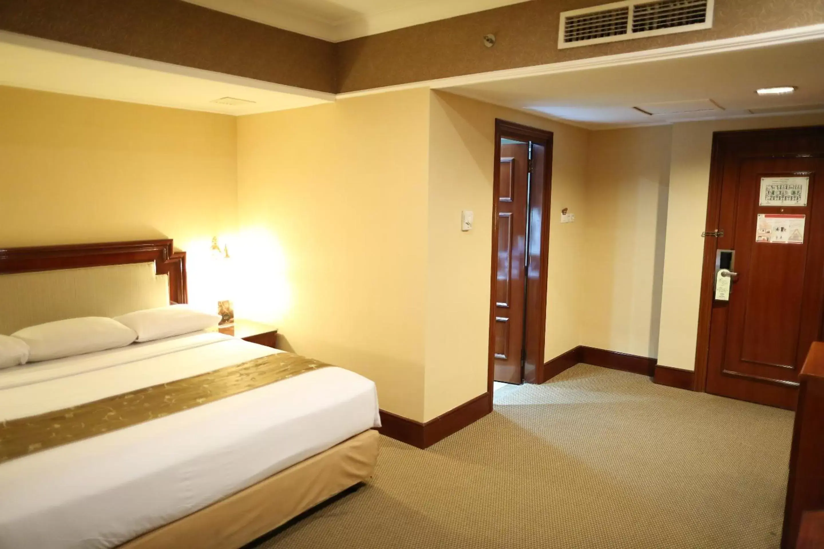 Deluxe Double Room - No Window in Golden Boutique Hotel Melawai