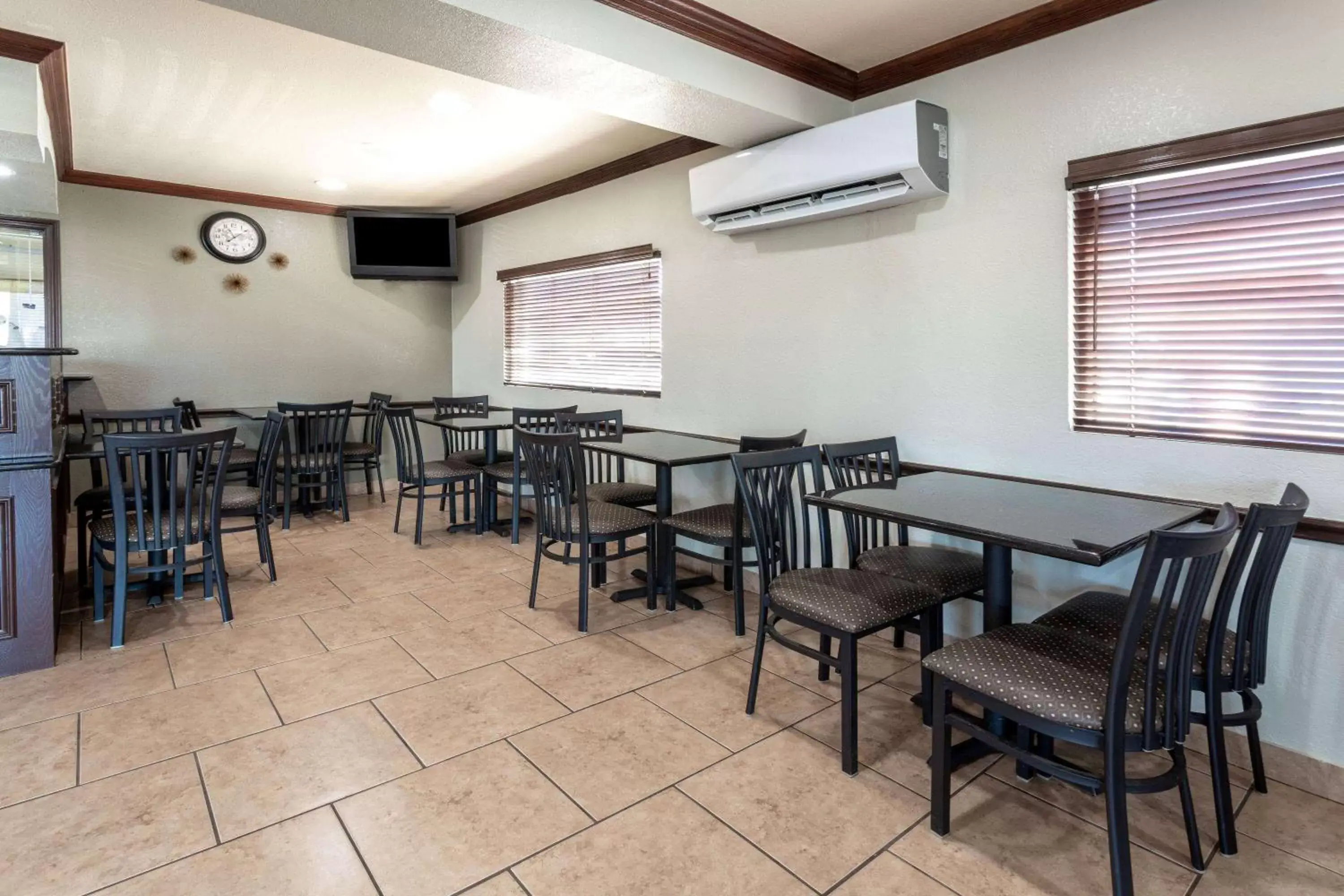 Lobby or reception, Restaurant/Places to Eat in Super 8 by Wyndham Amarillo Central TX