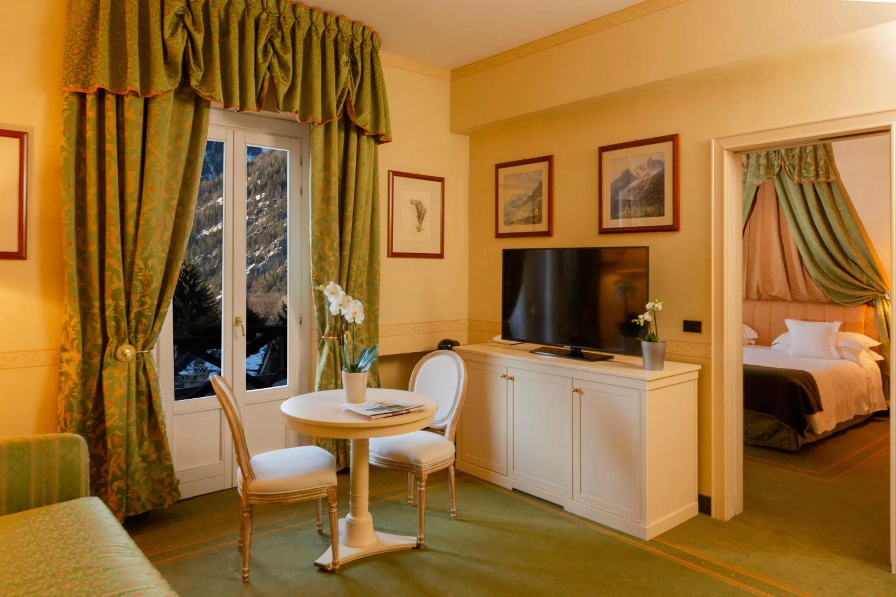 TV and multimedia, Bed in Grand Hotel Royal E Golf