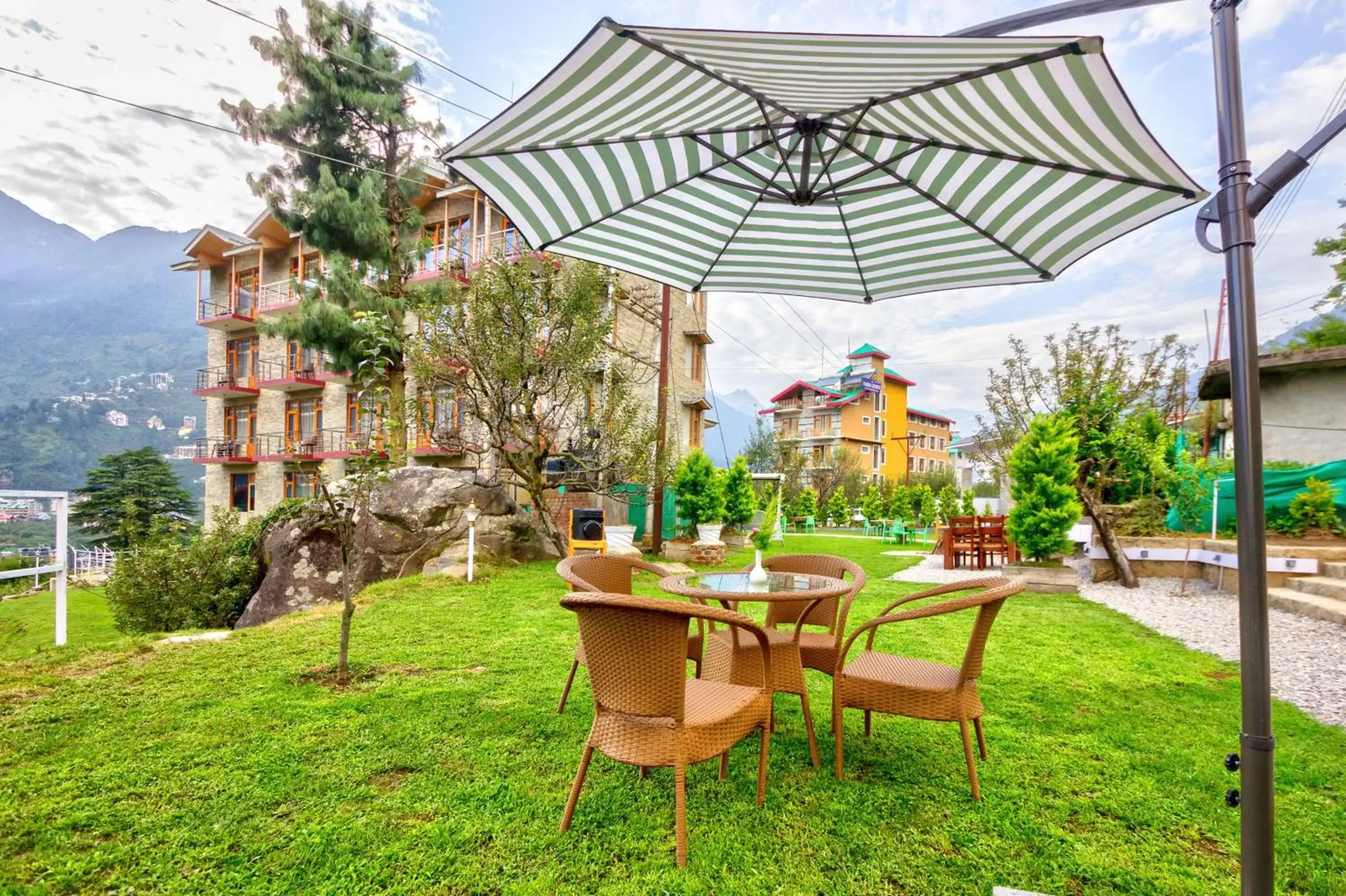 Property building in Snow City's Montana Blues Resort Manali - Heated & Air-Cooled Stay Property building in Snow City's Montana Blues Resort Manali - Heated & Air-Cooled Stay