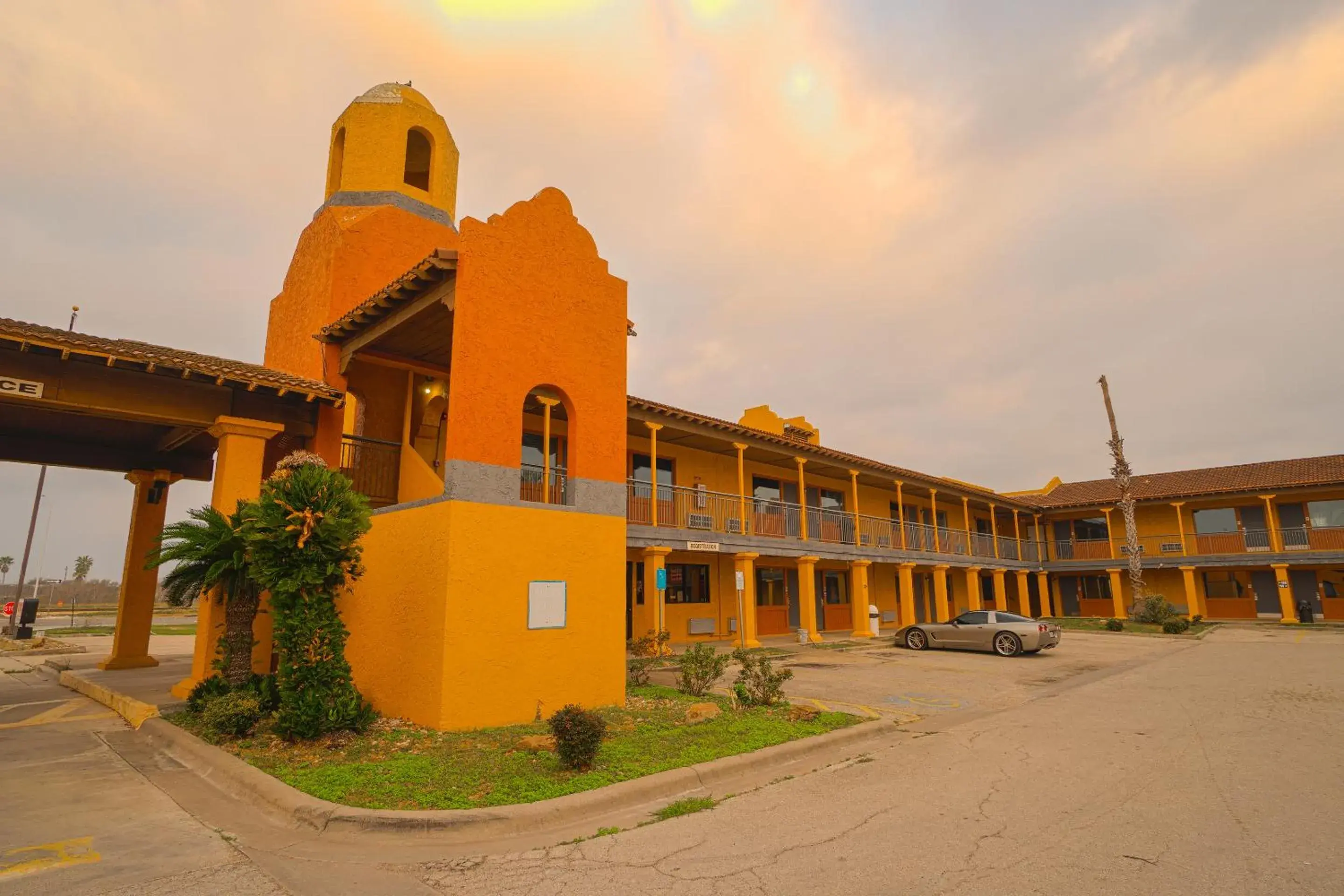 Facade/entrance, Property Building in OYO Hotel Kingsville - Hwy 77