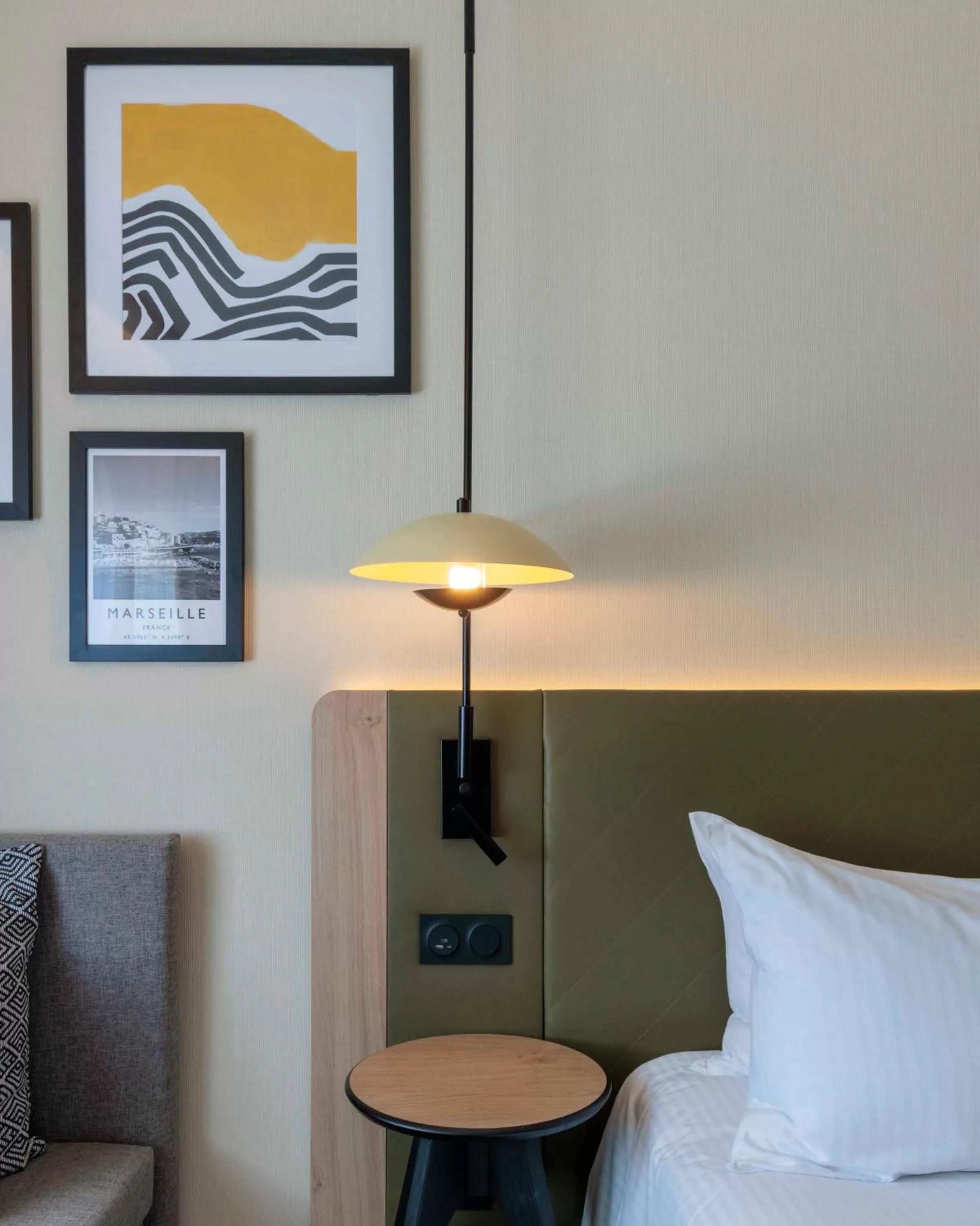 Bedroom, Bed in Hilton Garden Inn Marseille Provence Airport