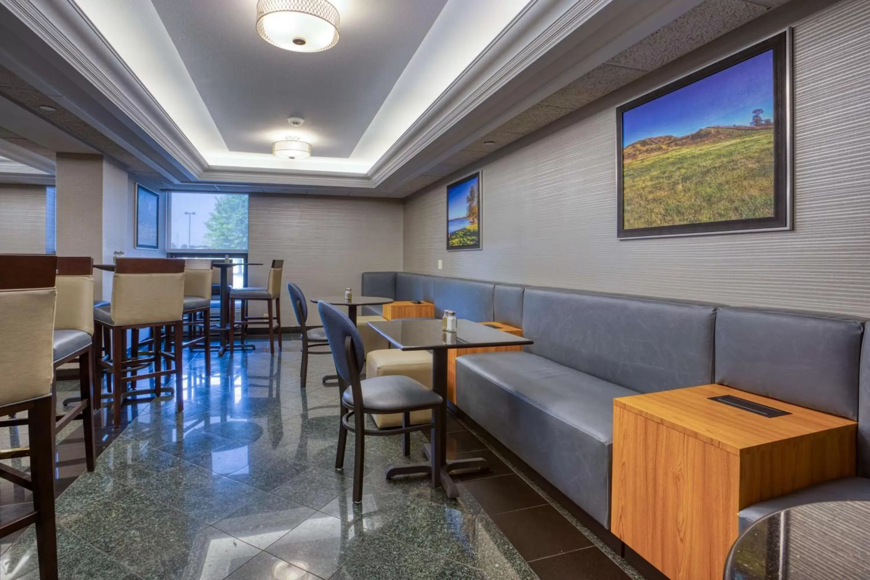 Restaurant/places to eat, Lounge/Bar in Drury Inn & Suites St. Louis - Fairview Heights