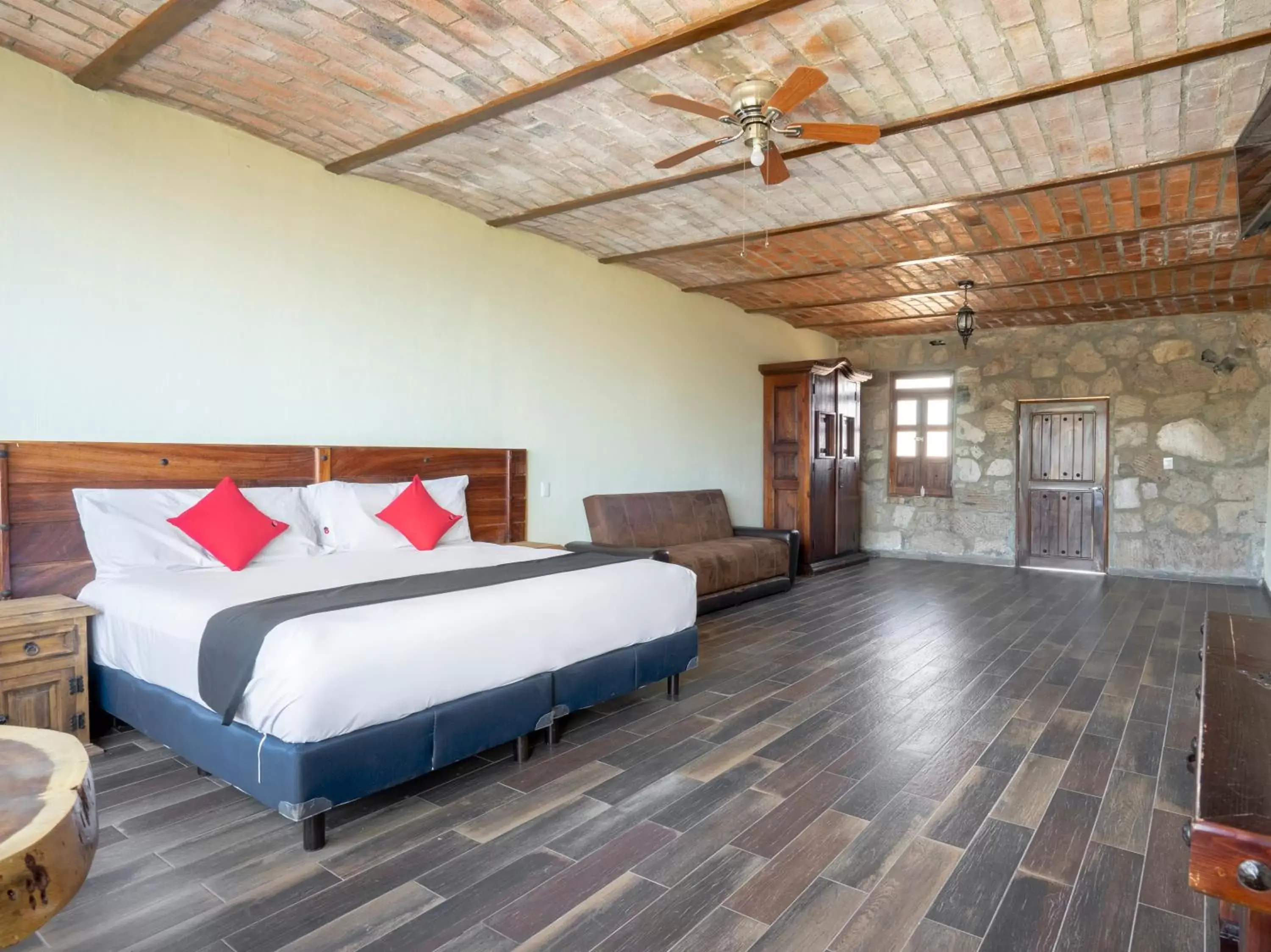 Photo of the whole room, Bed in Capital O Hotel Posada Terraza, Tequila Jalisco
