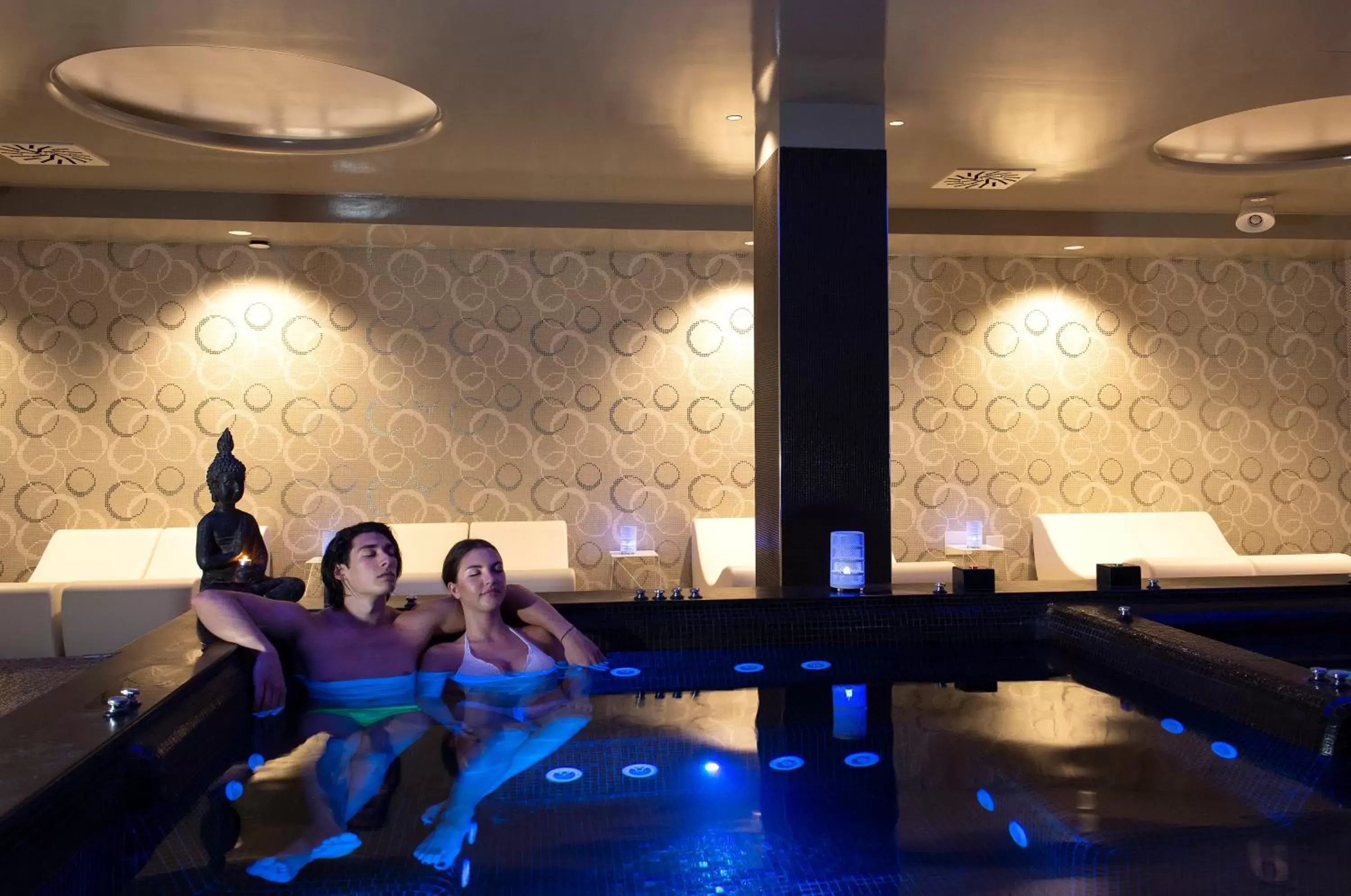 Hot Tub in Wellness Spa Hotel Principe Fitalia