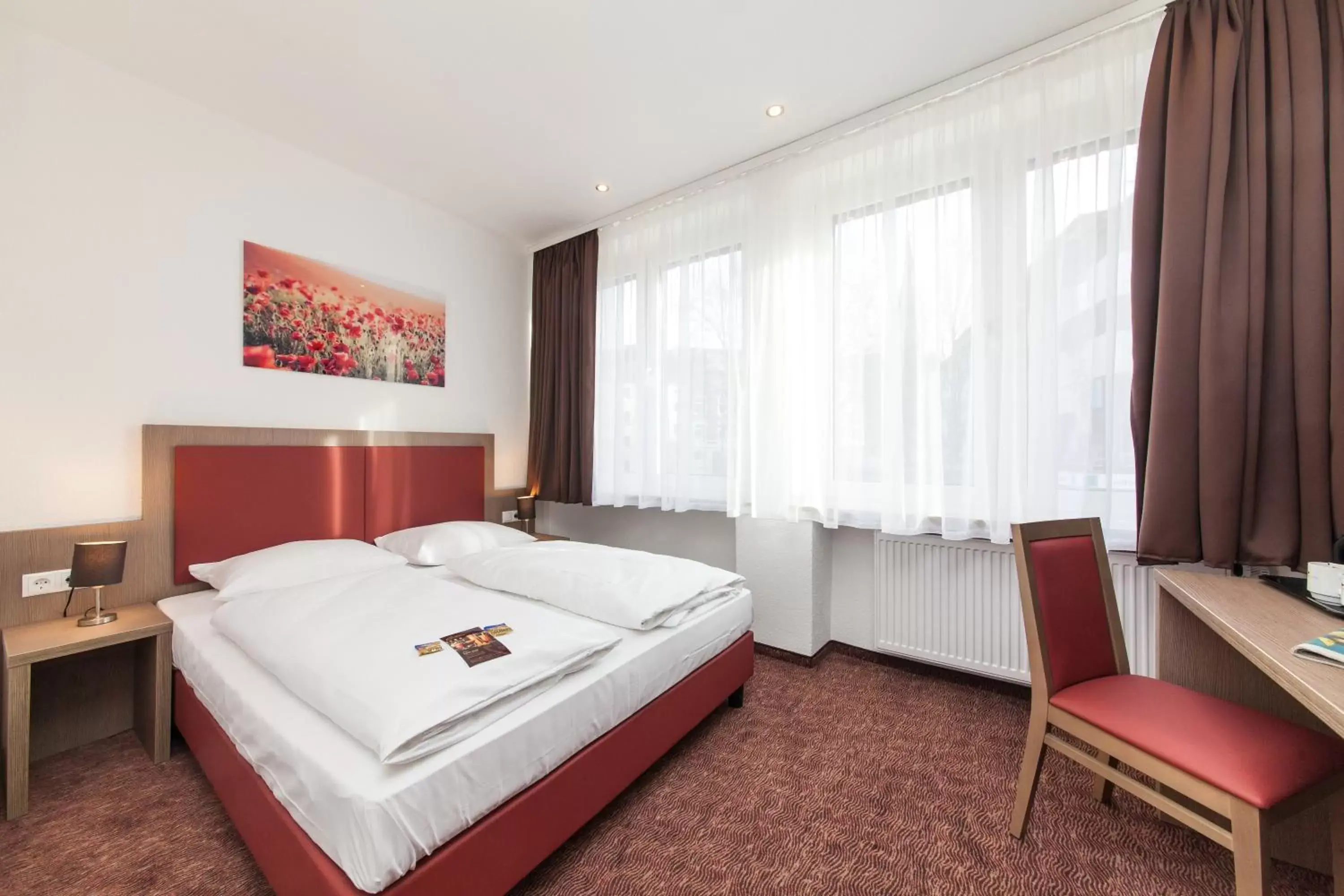 Photo of the whole room, Bed in Hotel Excelsior Dortmund Hauptbahnhof