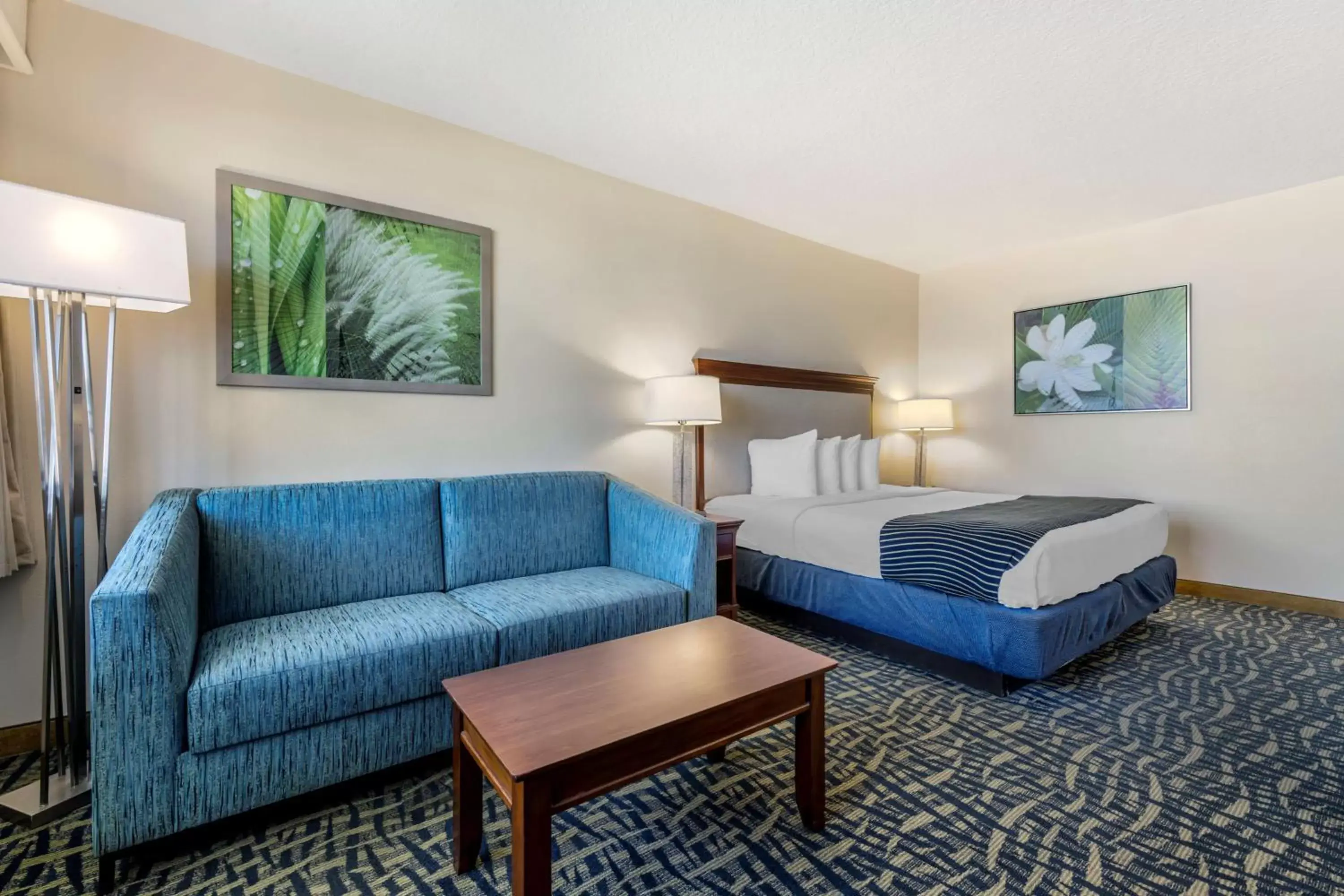 Bedroom in Best Western Cocoa Beach Hotel & Suites