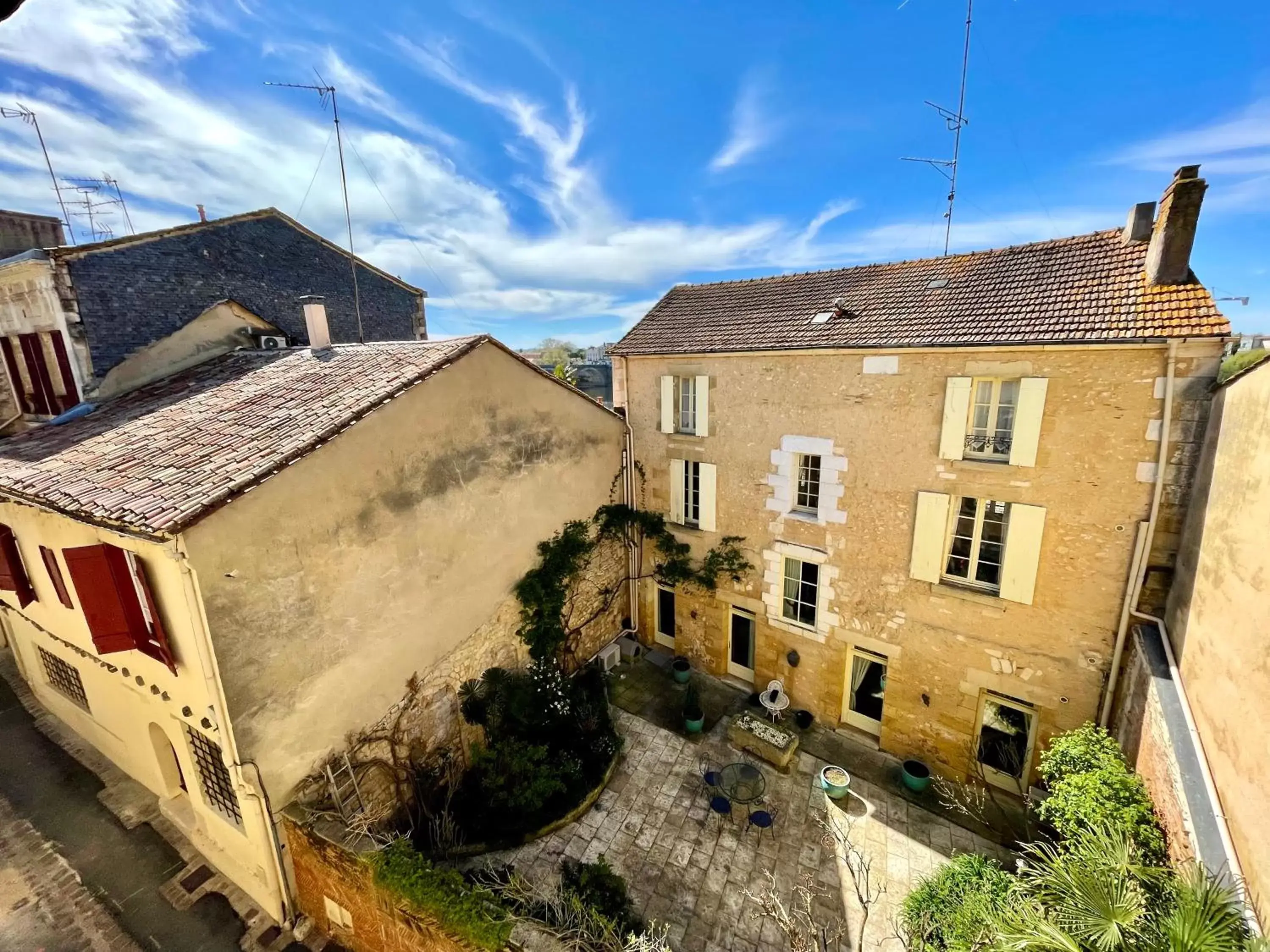 Landmark view, Property Building in Le Logis Plantagenêt