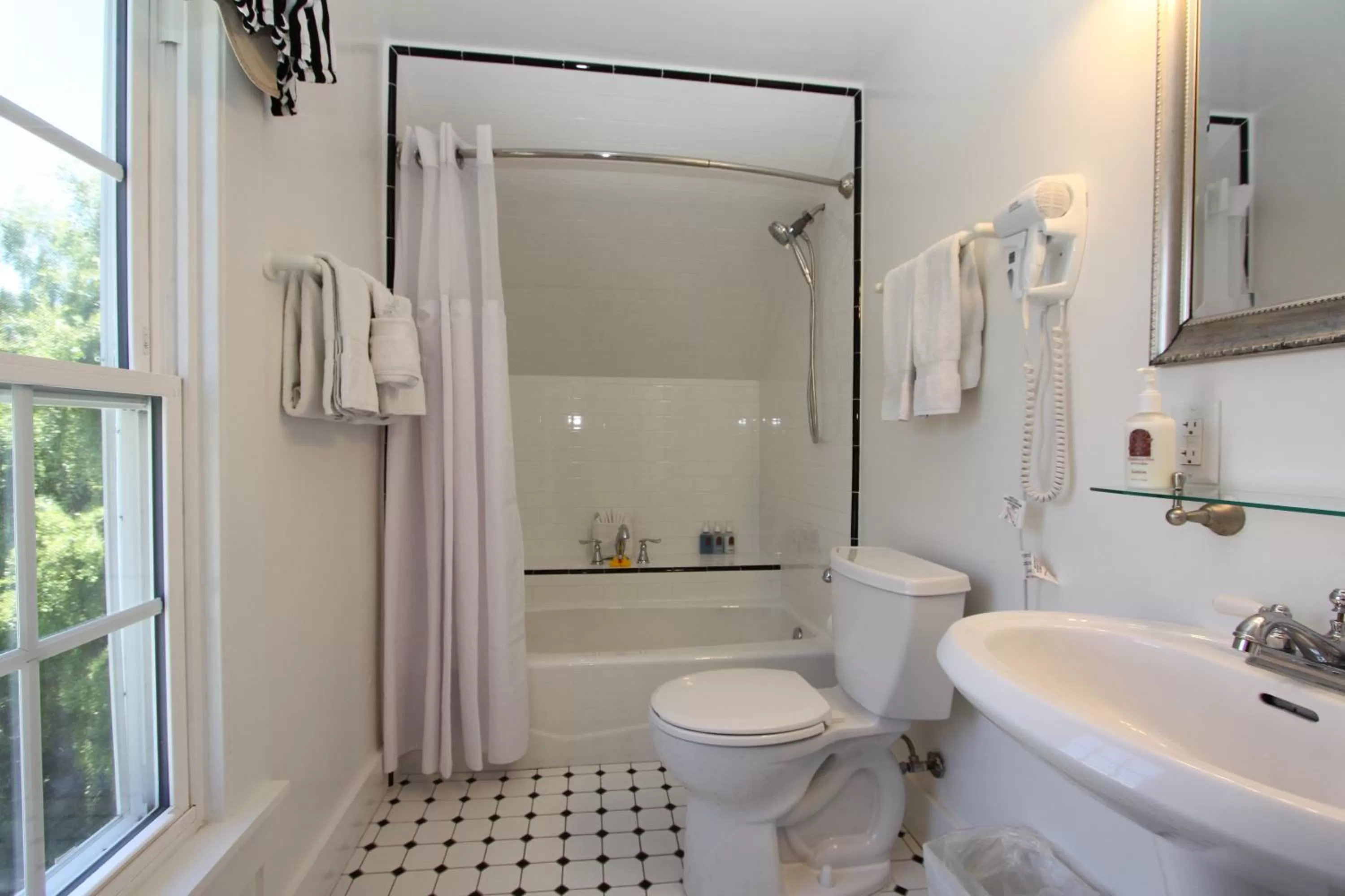 Olallieberry Inn Bed and Breakfast