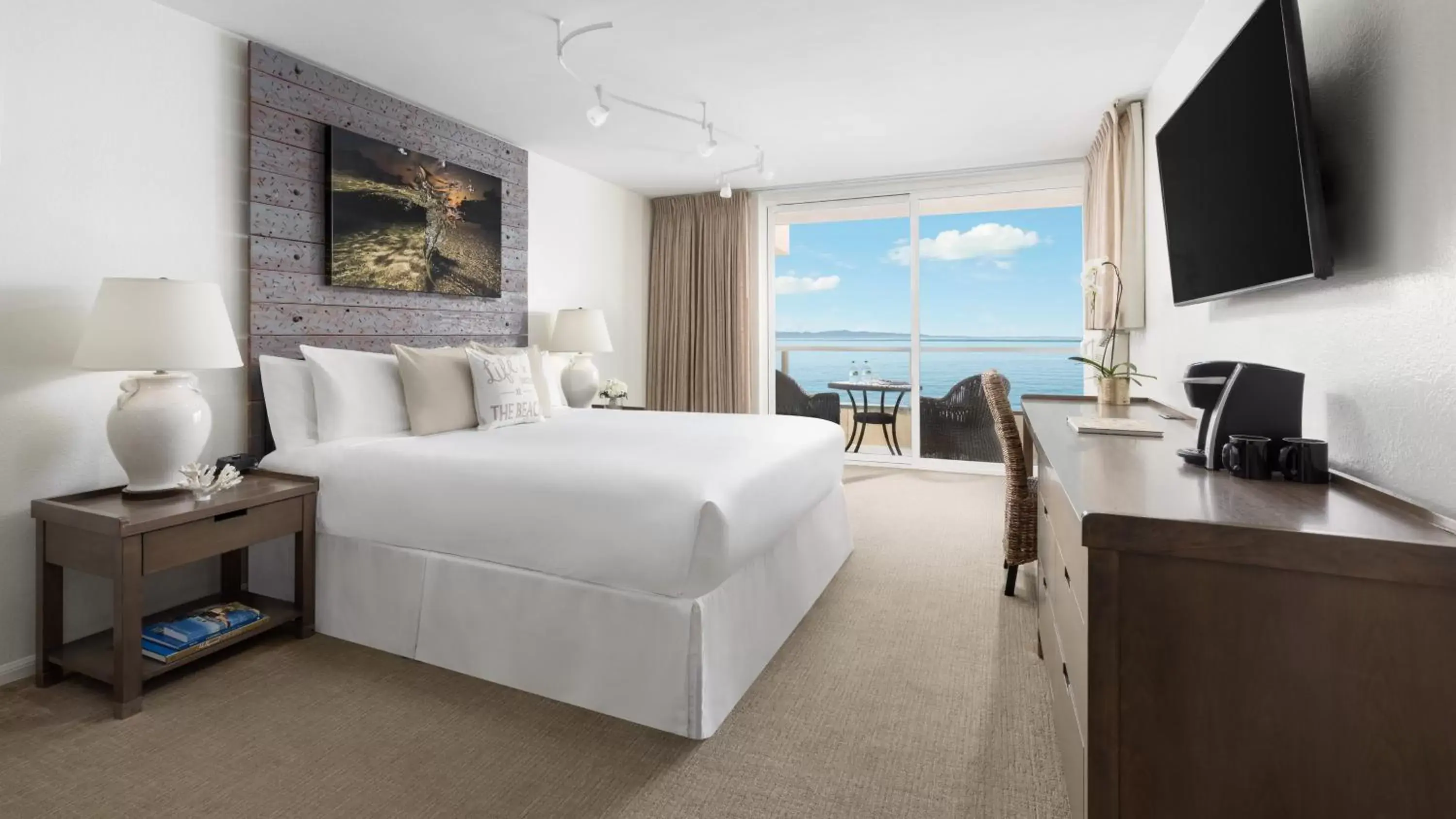 Bed in Pacific Edge Hotel on Laguna Beach Bed in Pacific Edge Hotel on Laguna Beach