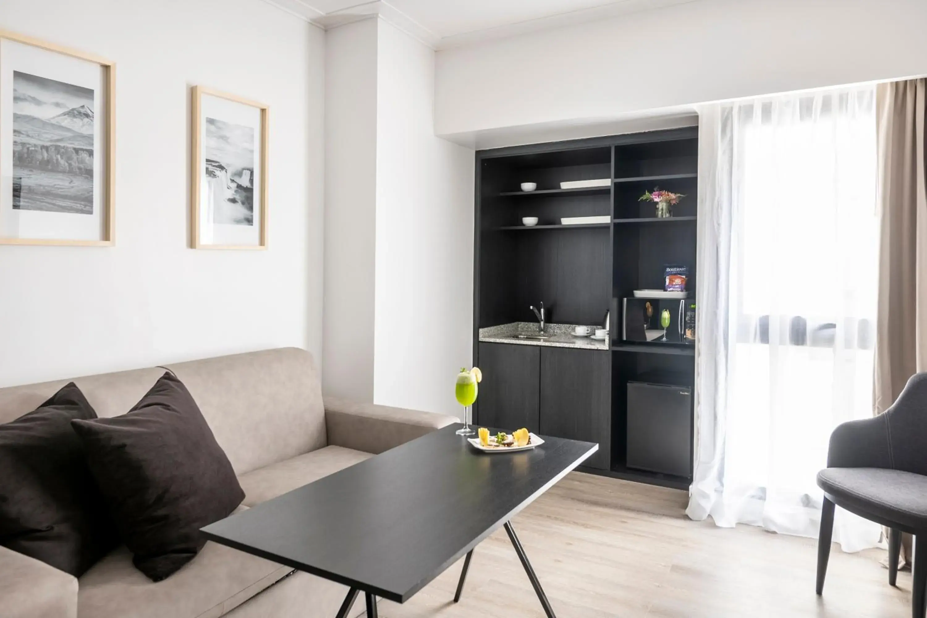 Kitchen or kitchenette, Seating Area in Efe Hotel & Cowork