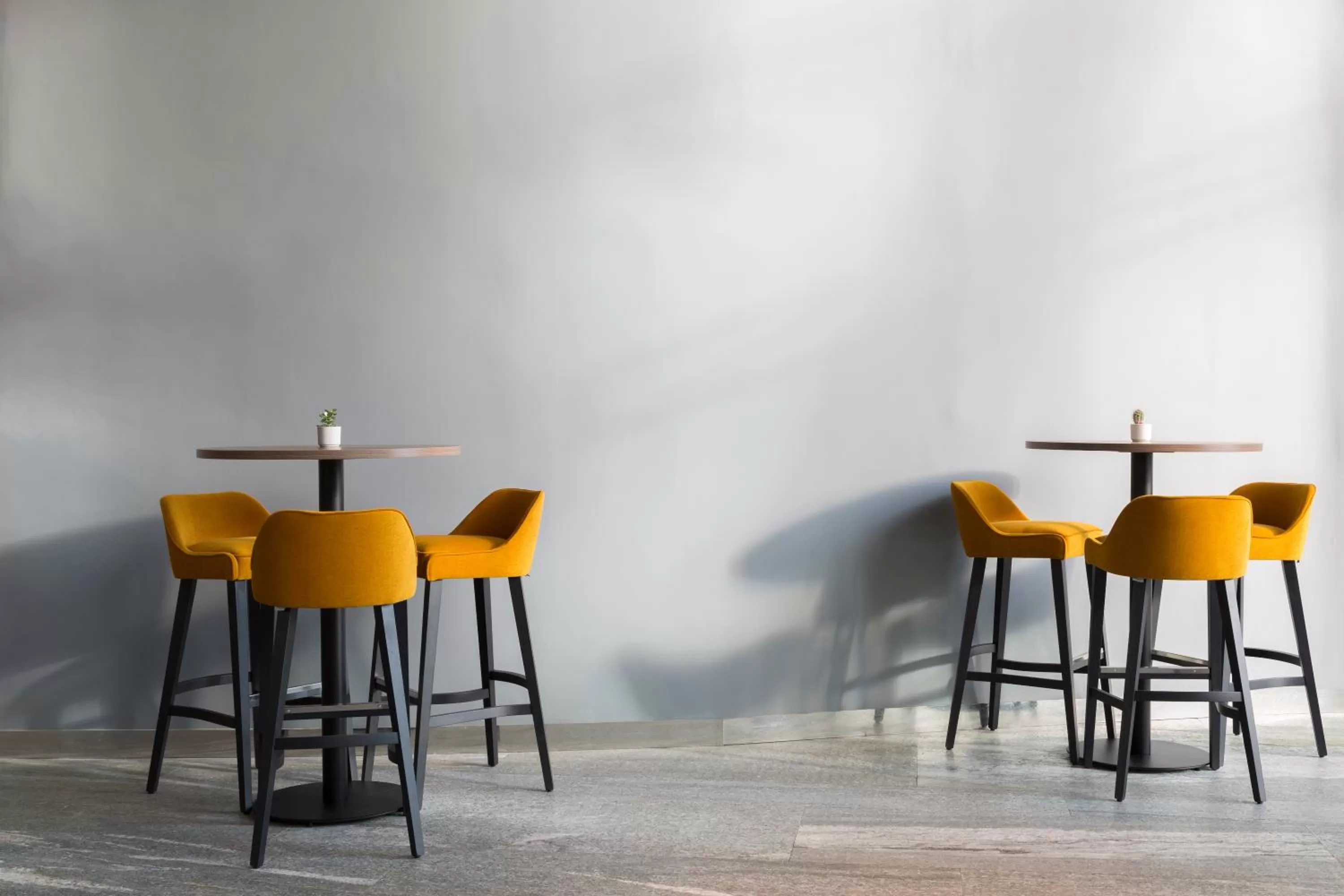 Lounge or bar in voco Milan-Fiere by IHG