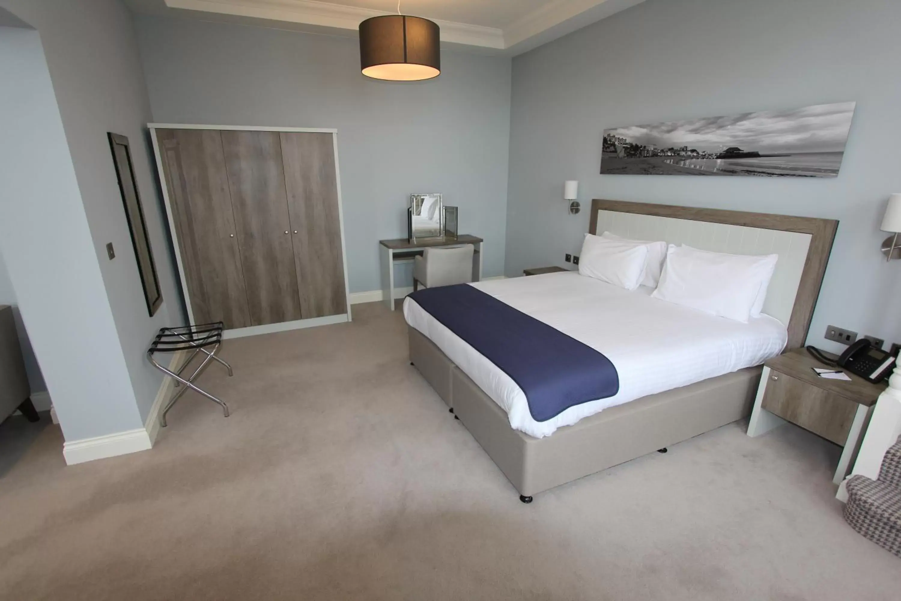 Bedroom in Yarrow Hotel