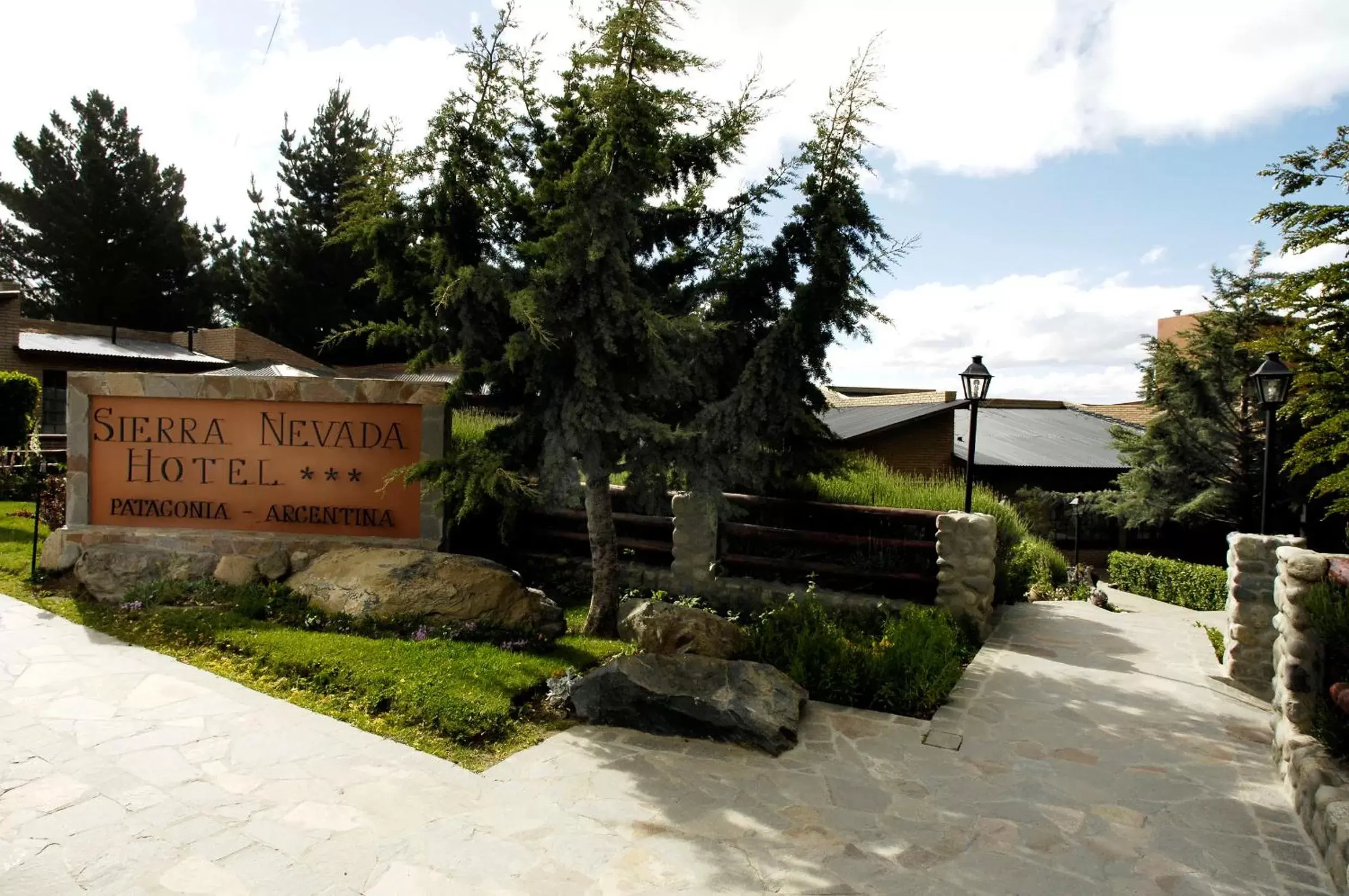 Facade/entrance, Property Building in Sierra Nevada