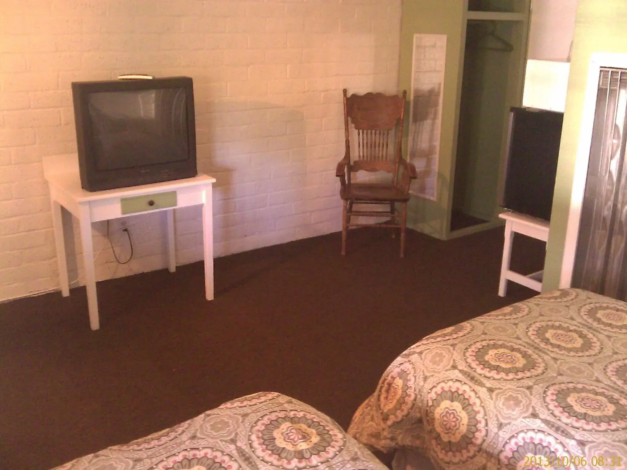 TV/Entertainment Center in Ranch Motel