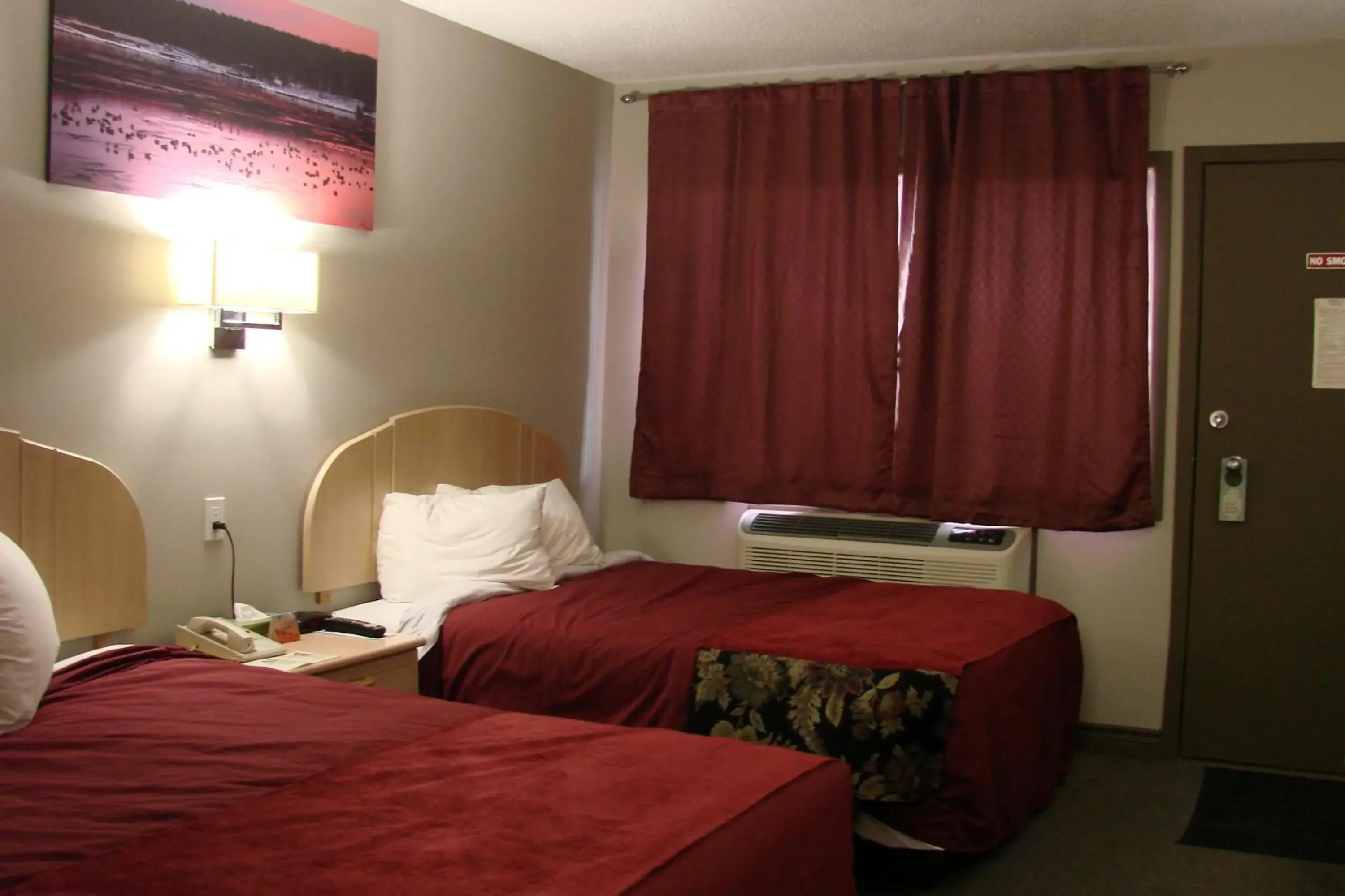 Bed in Greenhead Motel & Restaurant