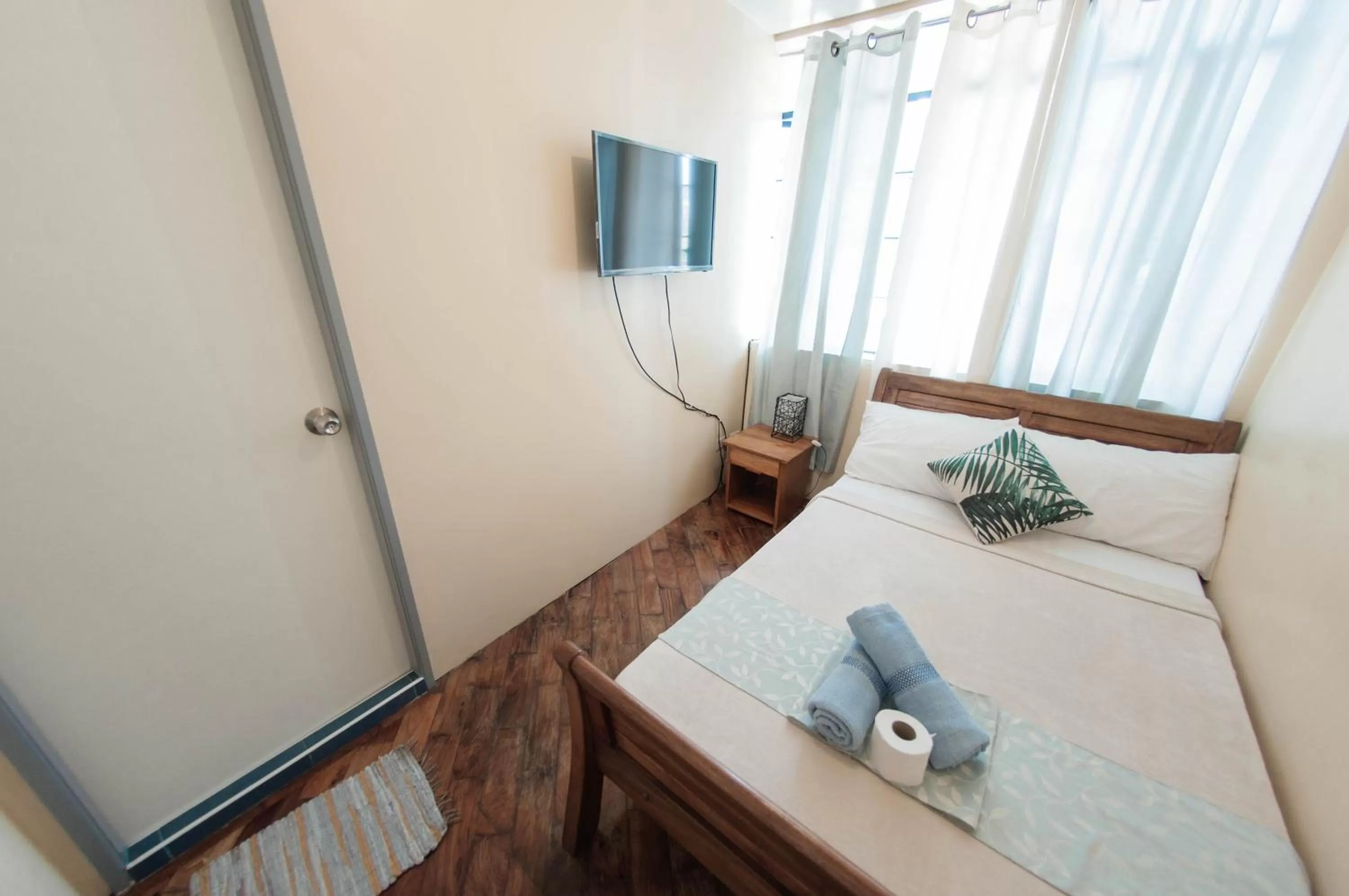 Bed in The Half House by Elmar Cabin