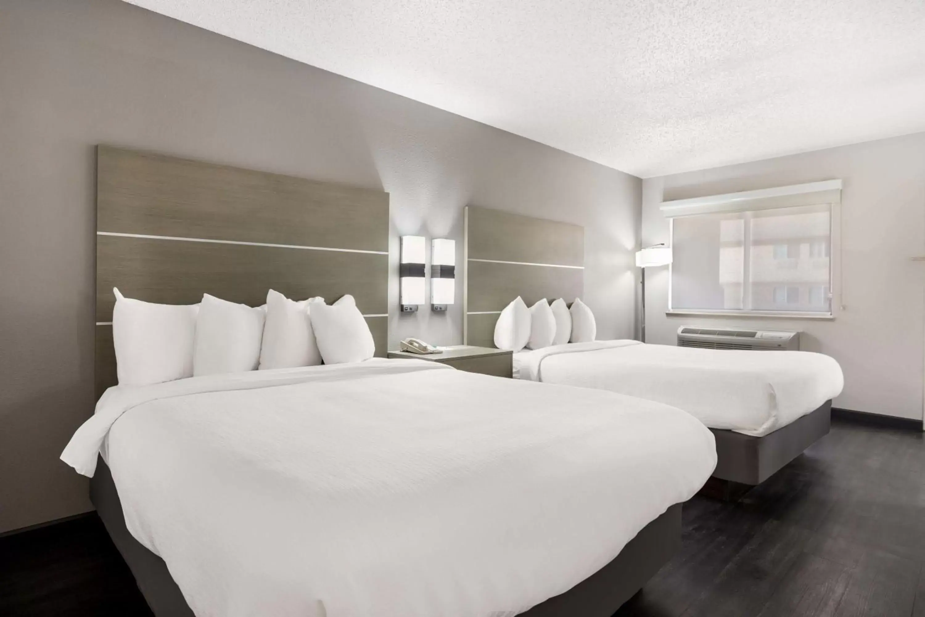 Bedroom, Bed in SureStay Hotel by Best Western Grants