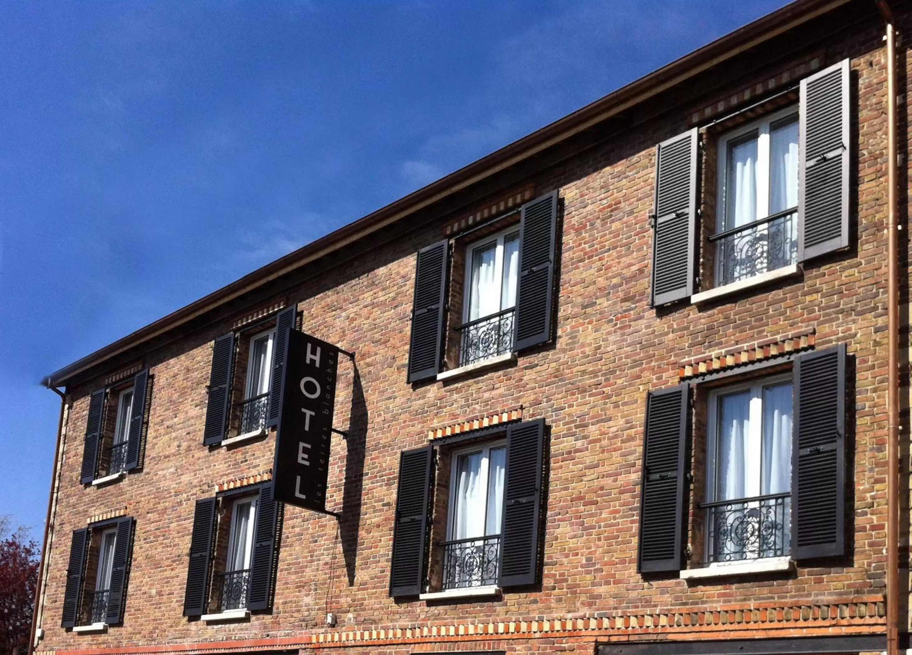 Facade/entrance in Hotel Les Terres Blanches