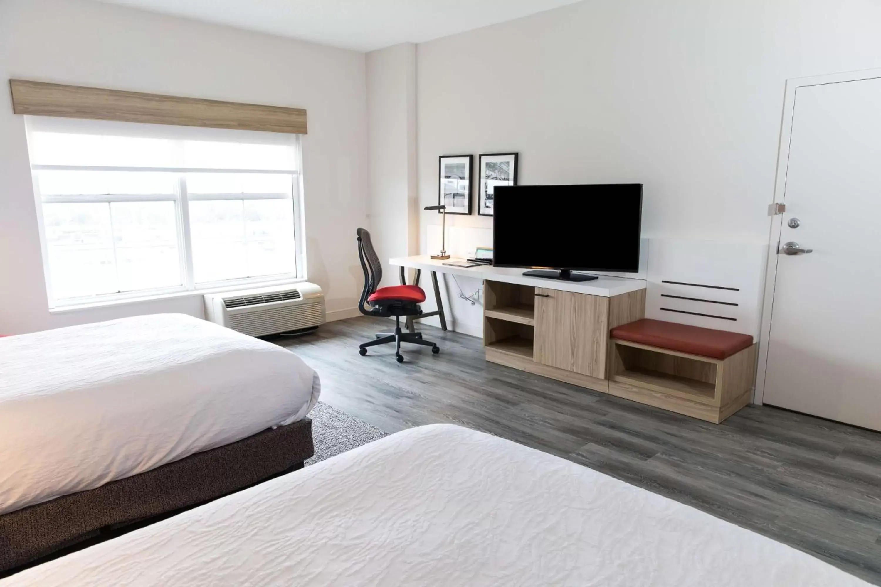 Bedroom, Bed in Hilton Garden Inn Savannah Historic District