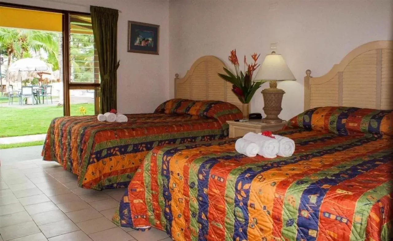 Standard Queen Room in Beach Break Resort & CR Surf Camp Standard Queen Room in Beach Break Resort & CR Surf Camp