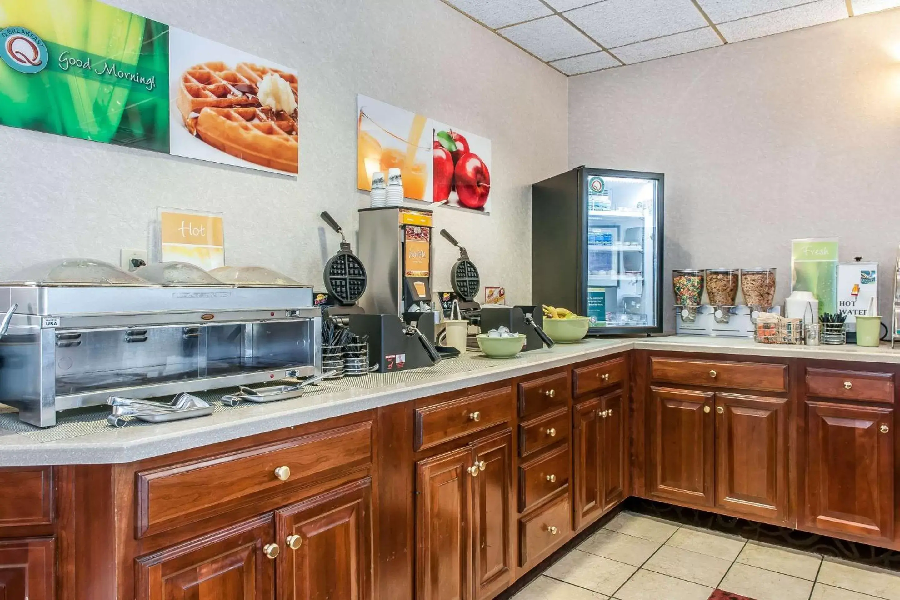 Restaurant/places to eat, Kitchen/Kitchenette in Quality Inn Chester I-75