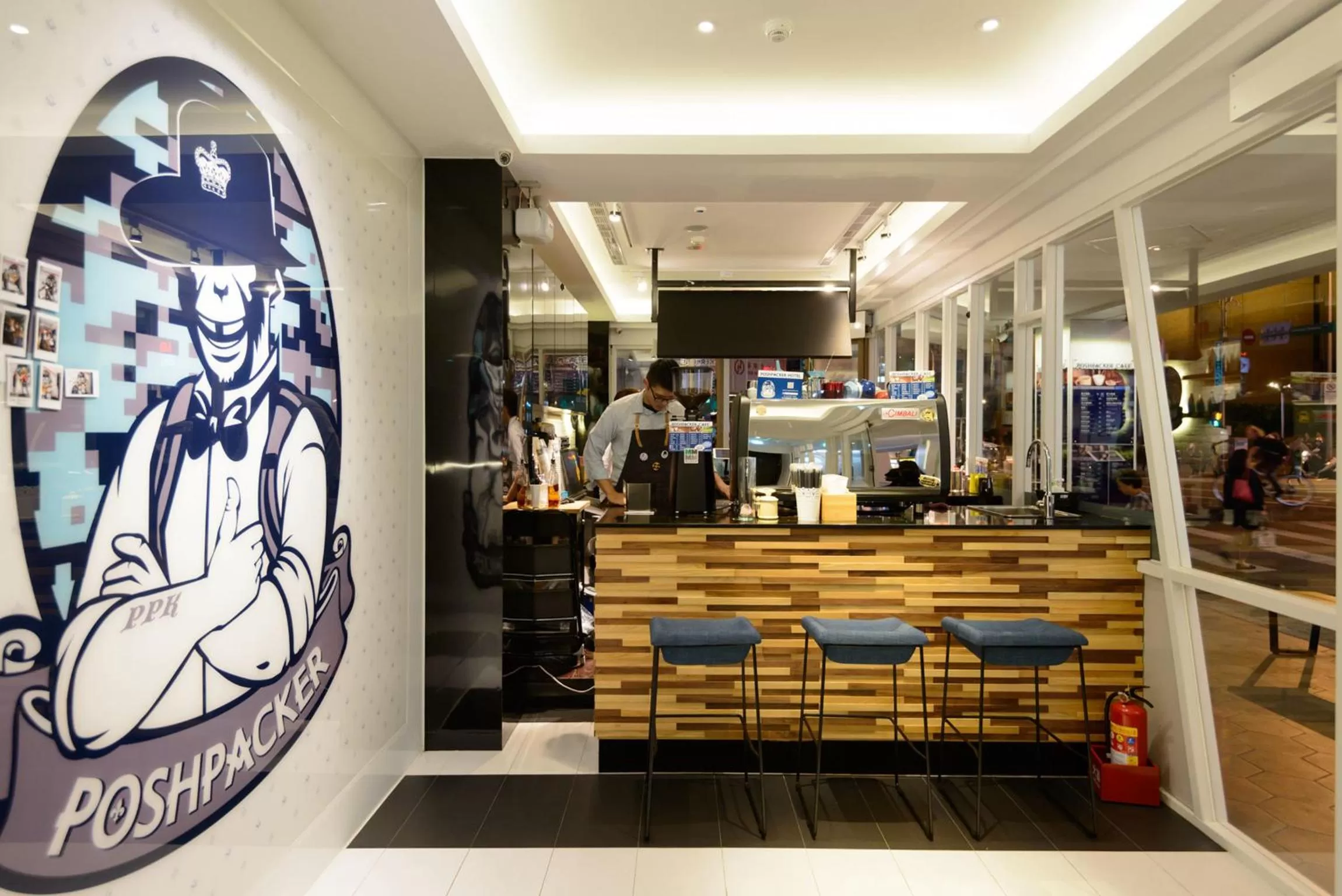 On-site shops in Poshpacker Hotel