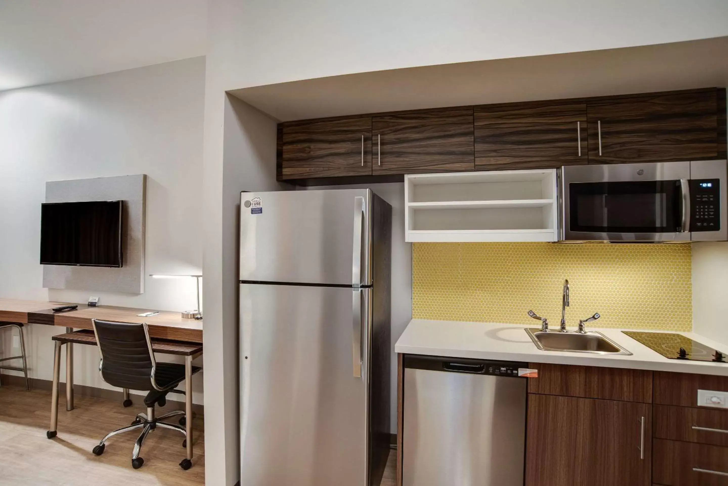 Photo of the whole room, Kitchen/Kitchenette in MainStay Suites Carlisle - Harrisburg