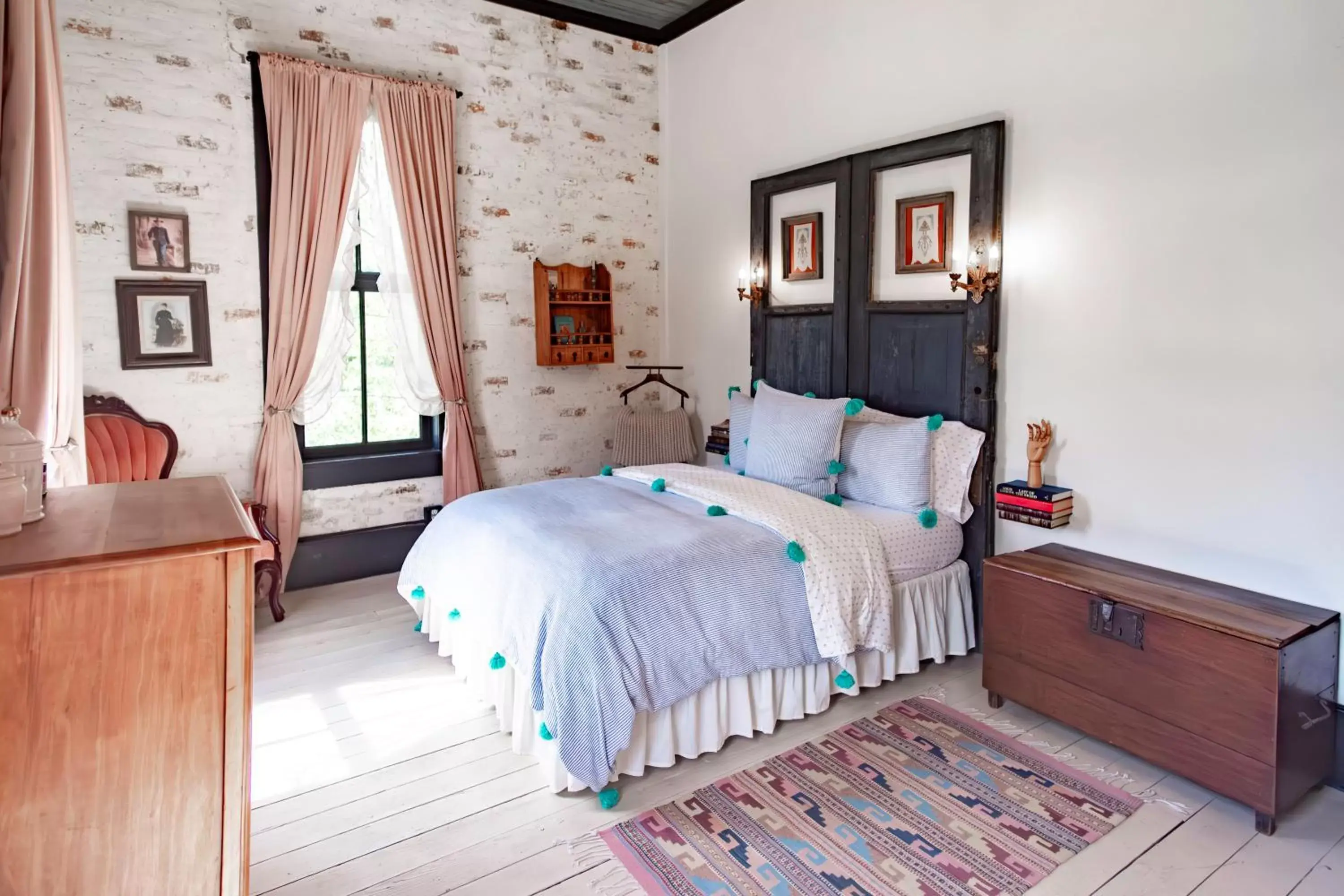 Queen Room in Beard and Lady Inn Queen Room in Beard and Lady Inn