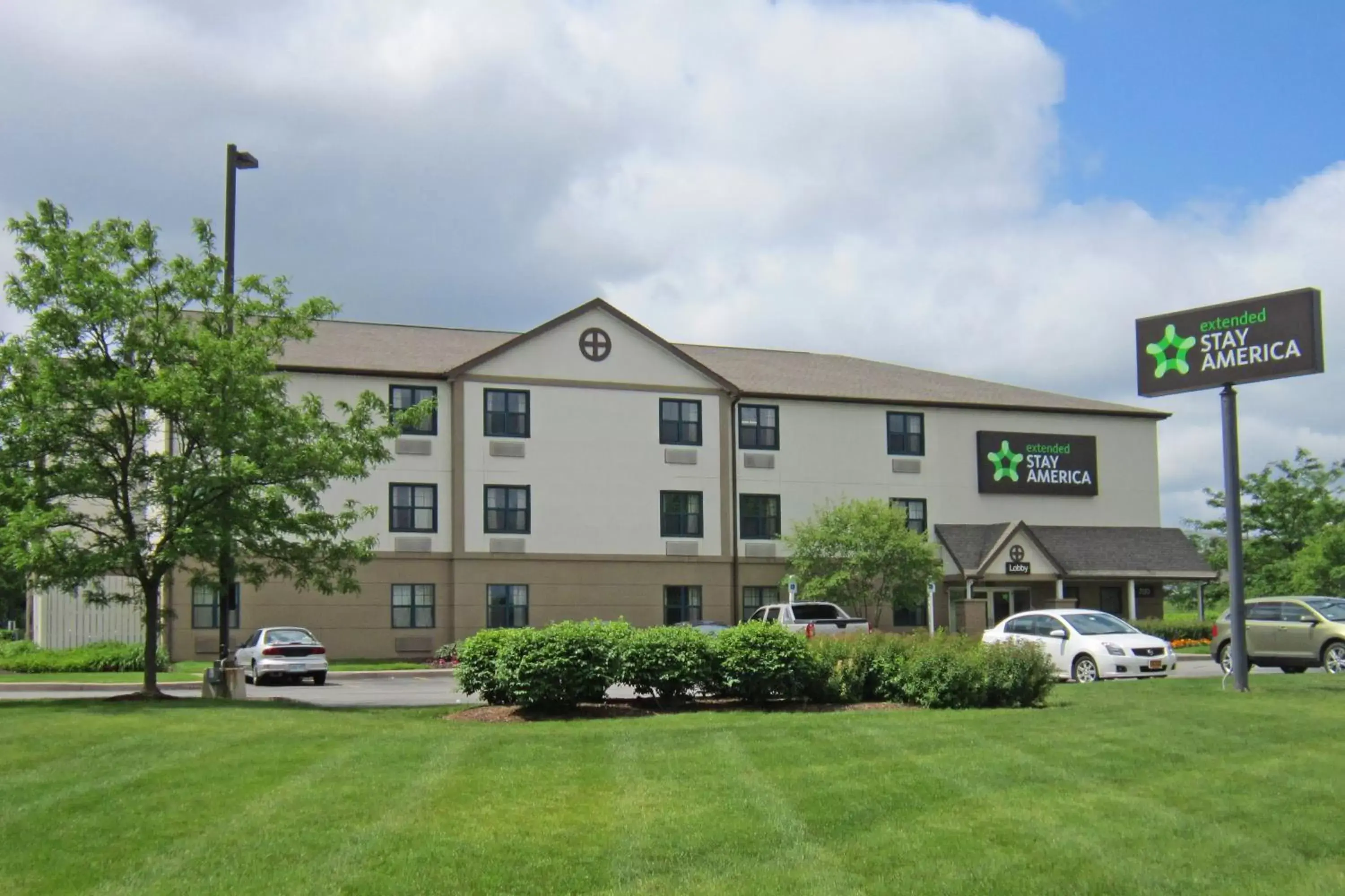 Property building in Extended Stay America Suites - Rochester - Henrietta Property building in Extended Stay America Suites - Rochester - Henrietta