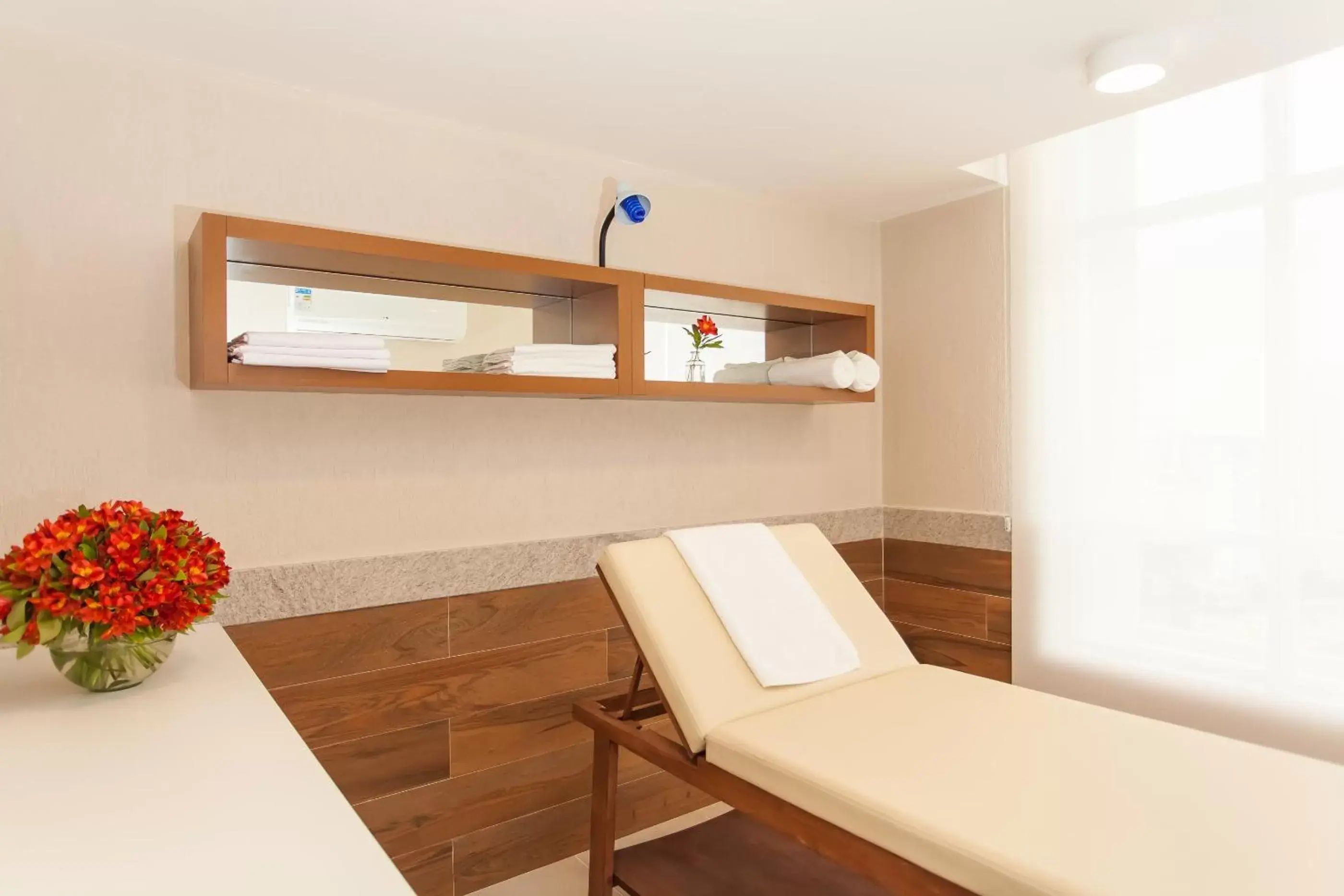 Massage, Seating Area in Ramada Hotel & Suites Campos Pelinca
