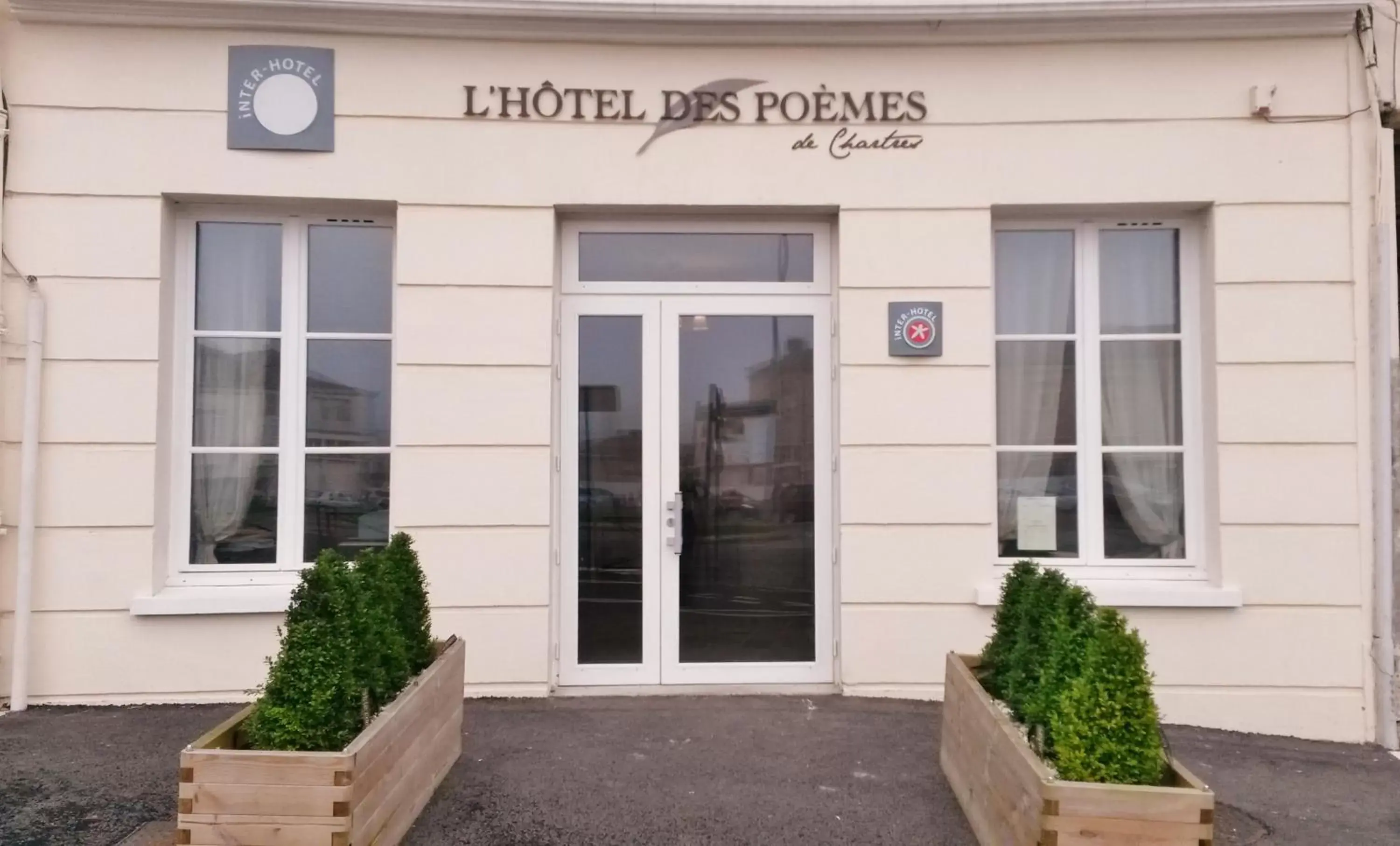 Facade/entrance in The Originals Boutique, Hôtel Les Poèmes de Chartres (Inter-Hotel)