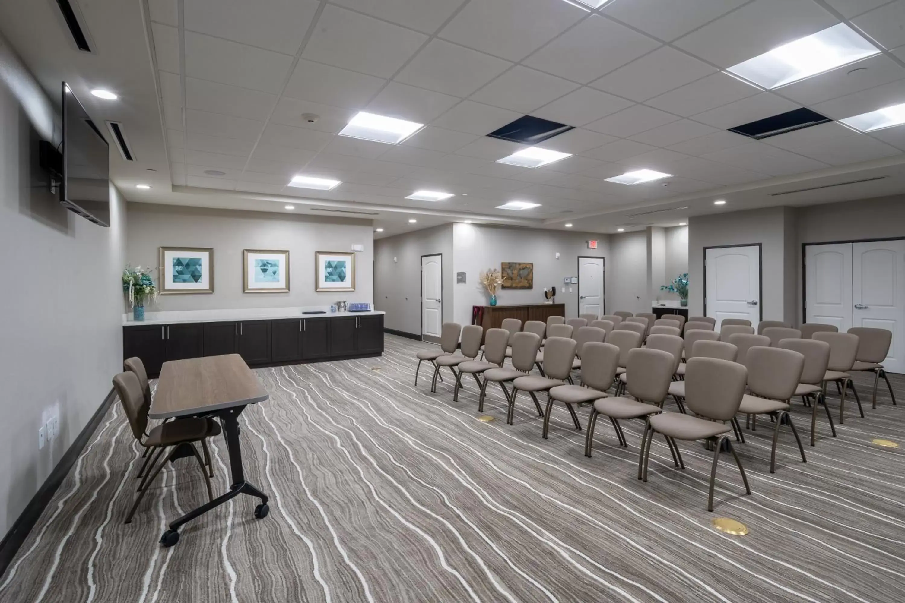 Meeting/conference room in Staybridge Suites Houston East - Baytown, an IHG Hotel