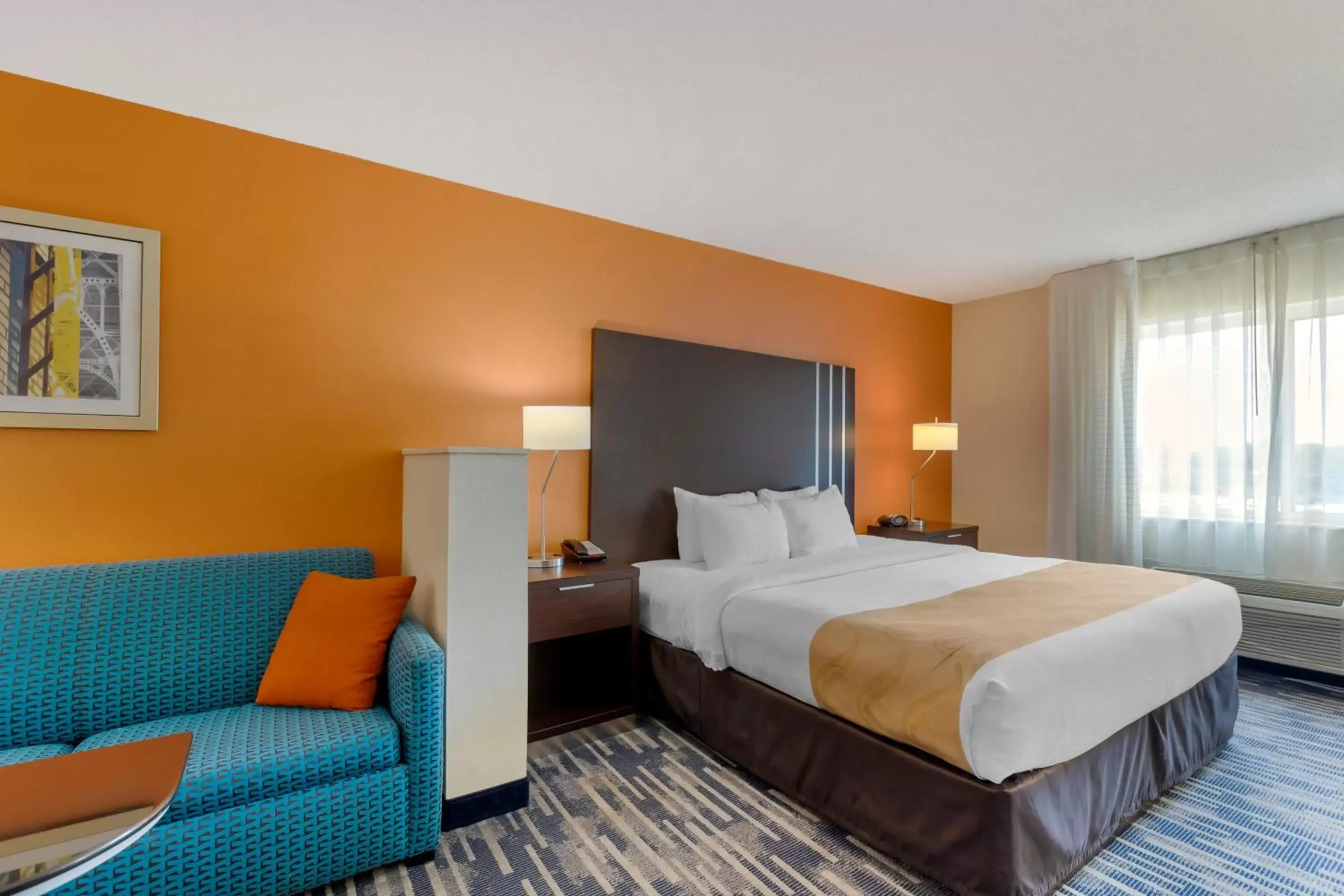 Bed in Quality Inn & Suites Keokuk North