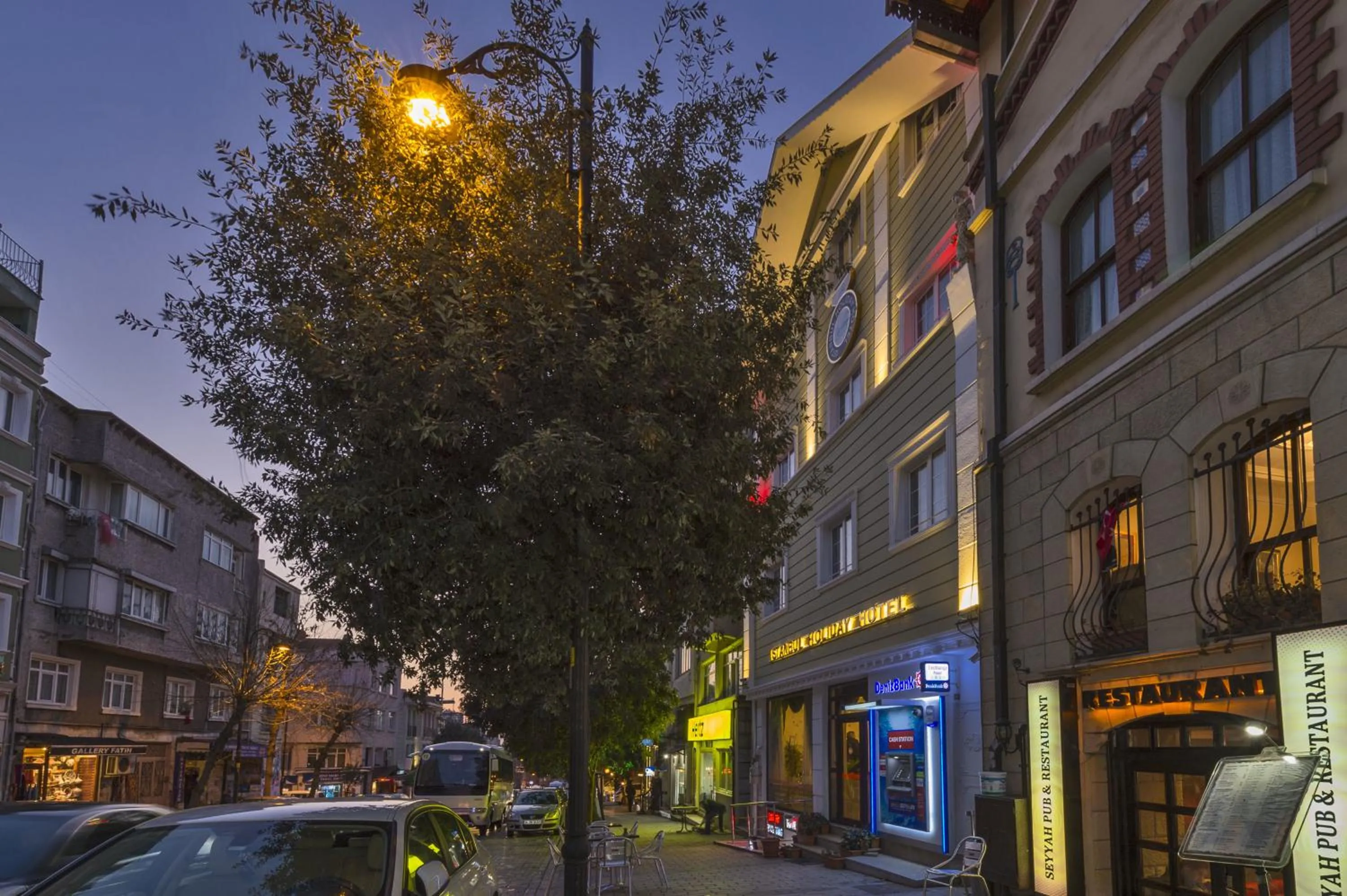 Property building in Istanbul Holiday Hotel