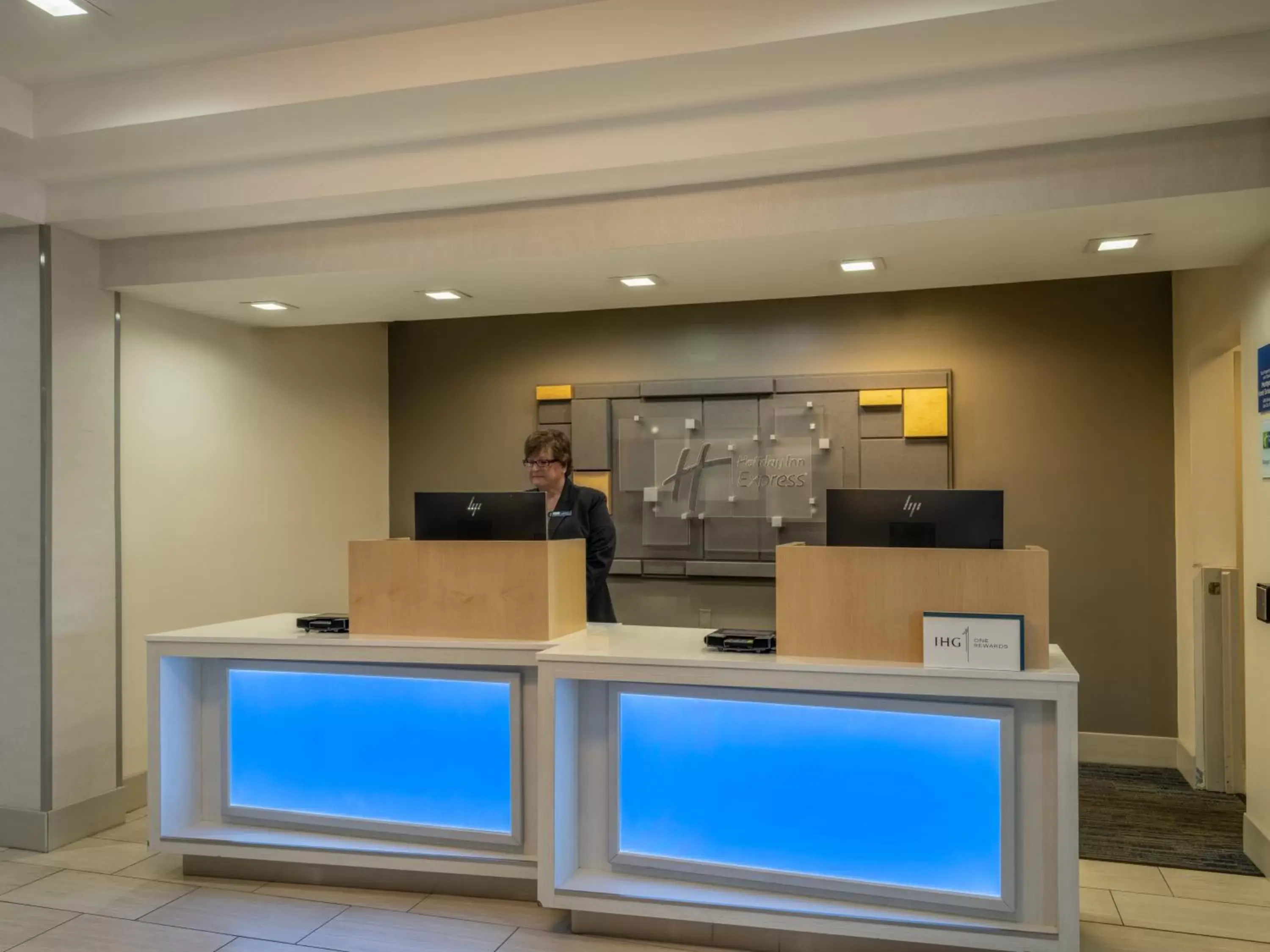 Property building, Lobby/Reception in Holiday Inn Express Gas City, an IHG Hotel