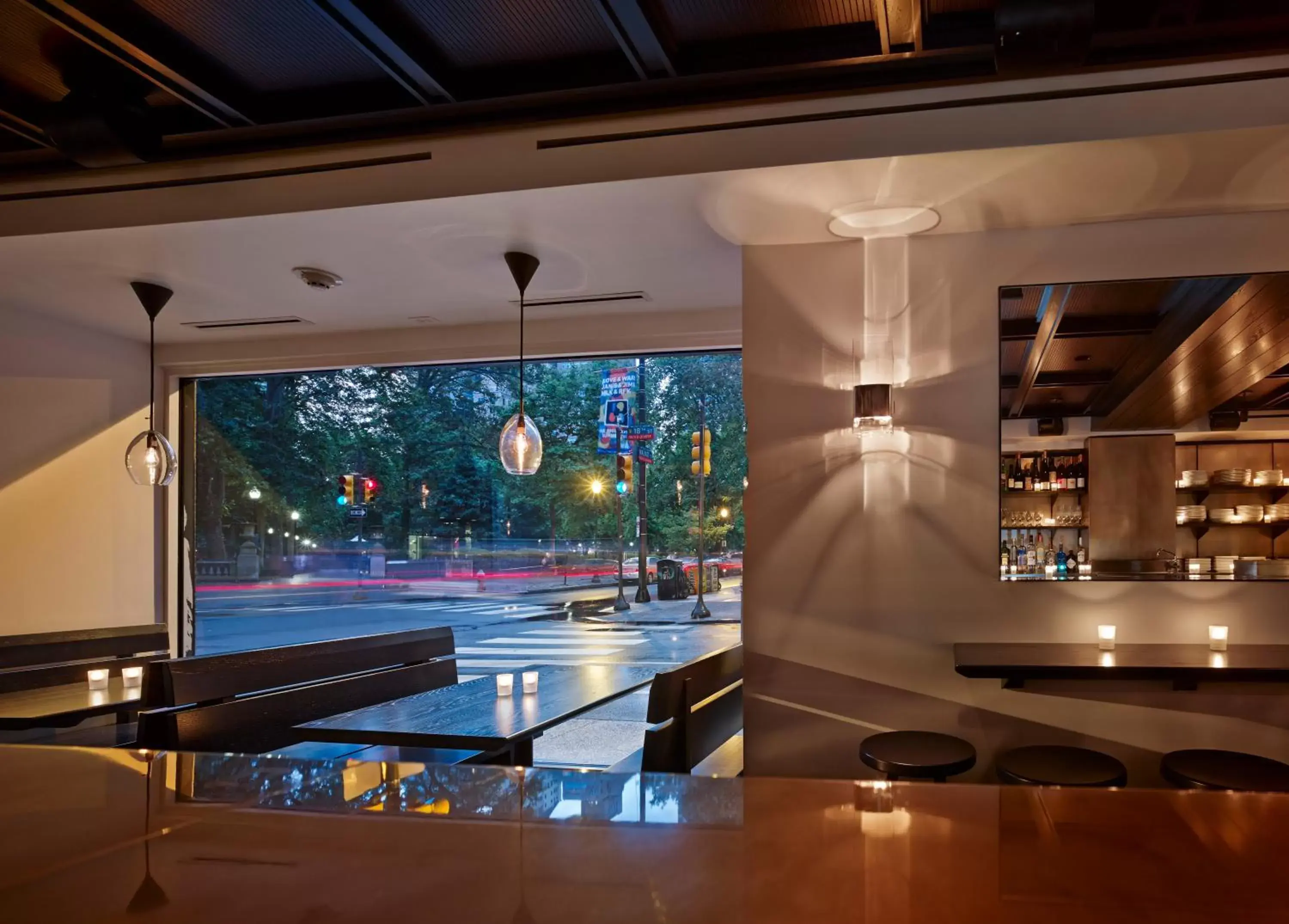 Lounge or bar in AKA Rittenhouse Square