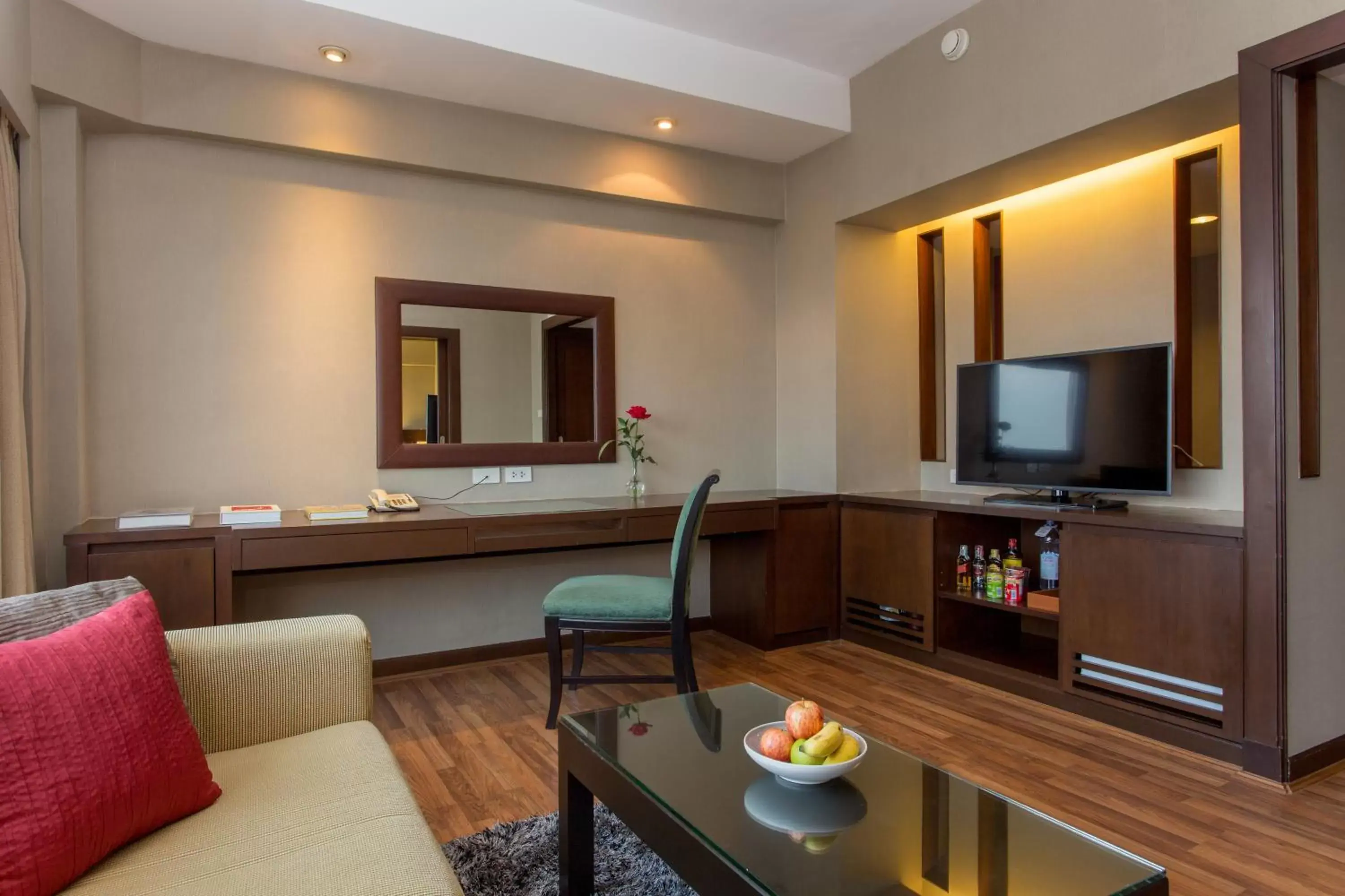 King Suite with City View in Ramada Plaza by Wyndham Bangkok Menam Riverside