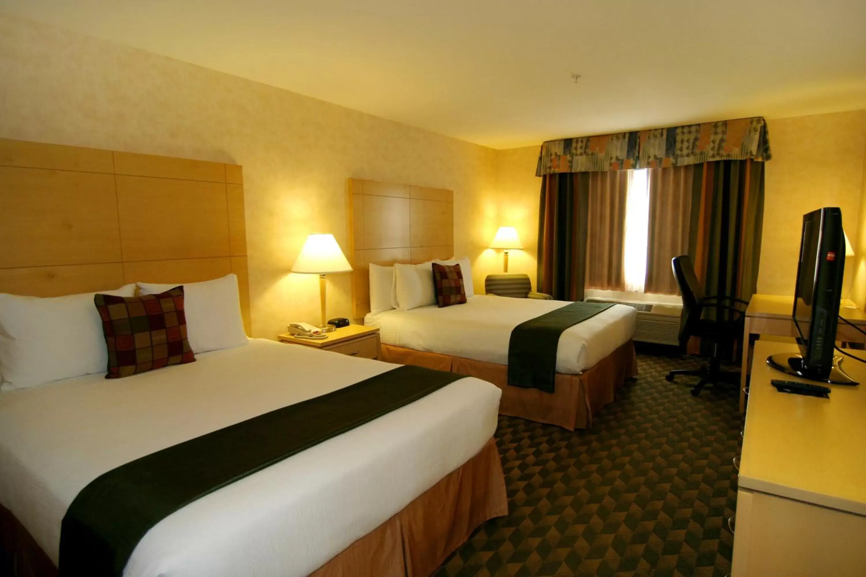 Bed in Best Western Plus North Las Vegas Inn & Suites