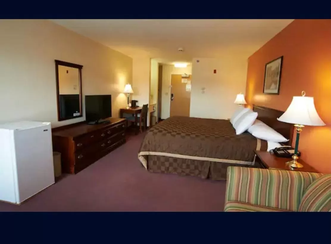 Bed in Coos Motor Inn