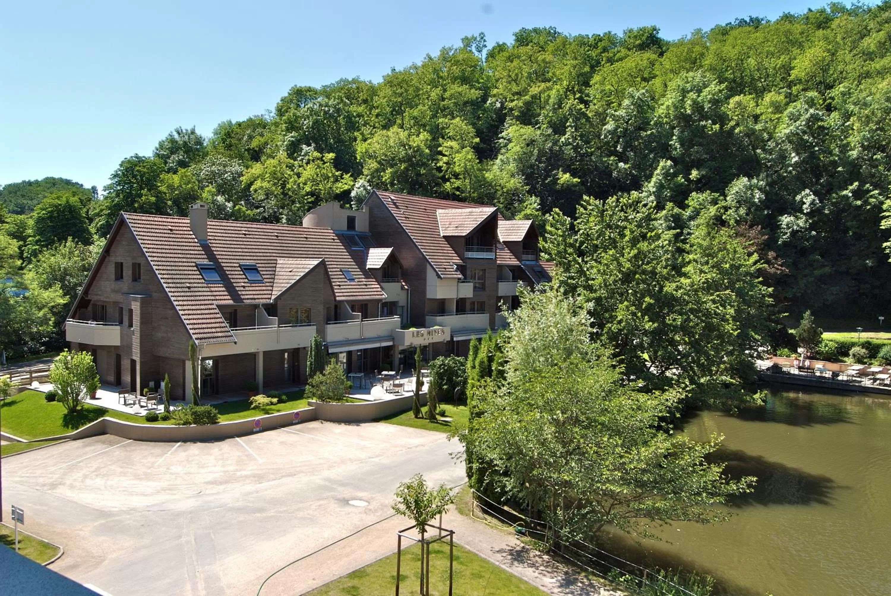 Facade/entrance in Hôtel Les Rives