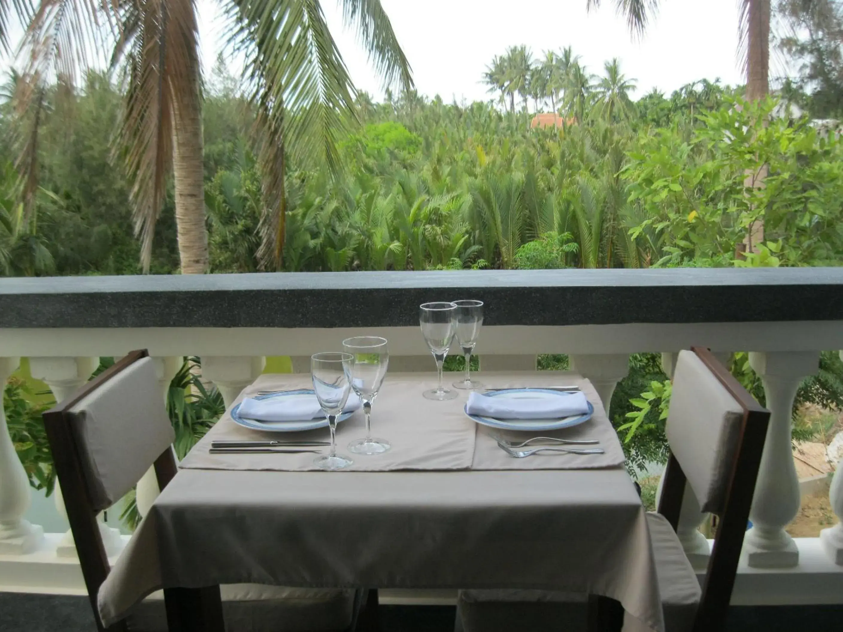 Day, Restaurant/Places to Eat in Palm View Villa