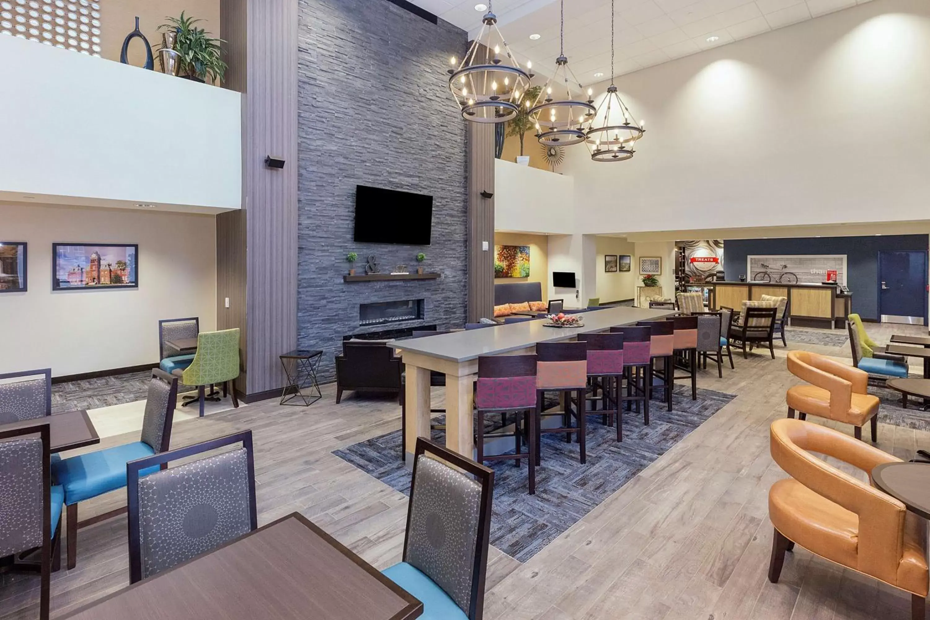 Lobby or reception, Restaurant/Places to Eat in Hampton Inn & Suites Morgantown / University Town Centre