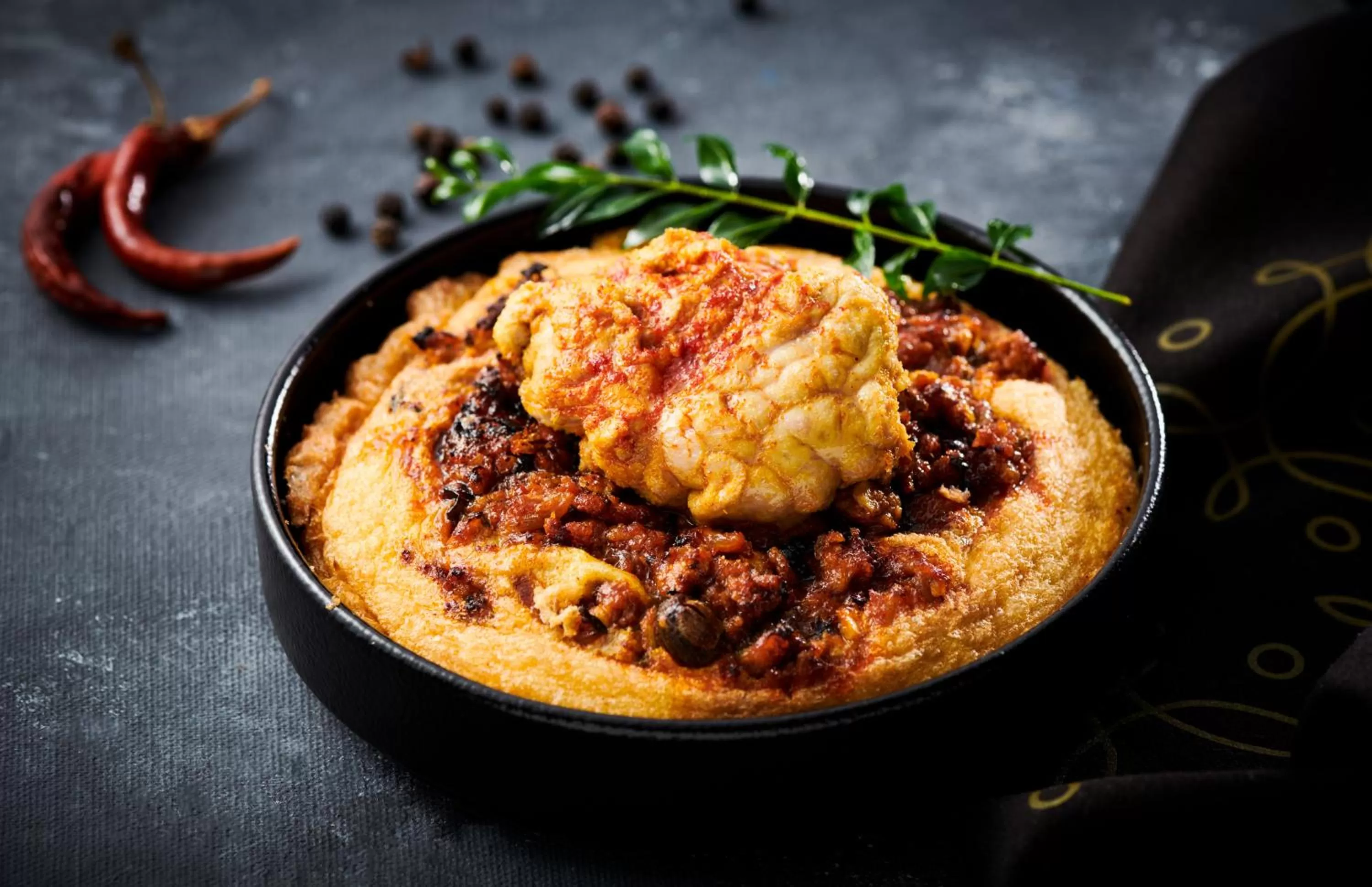 Restaurant/places to eat in Radisson Blu Hotel & Suites GRT Chennai