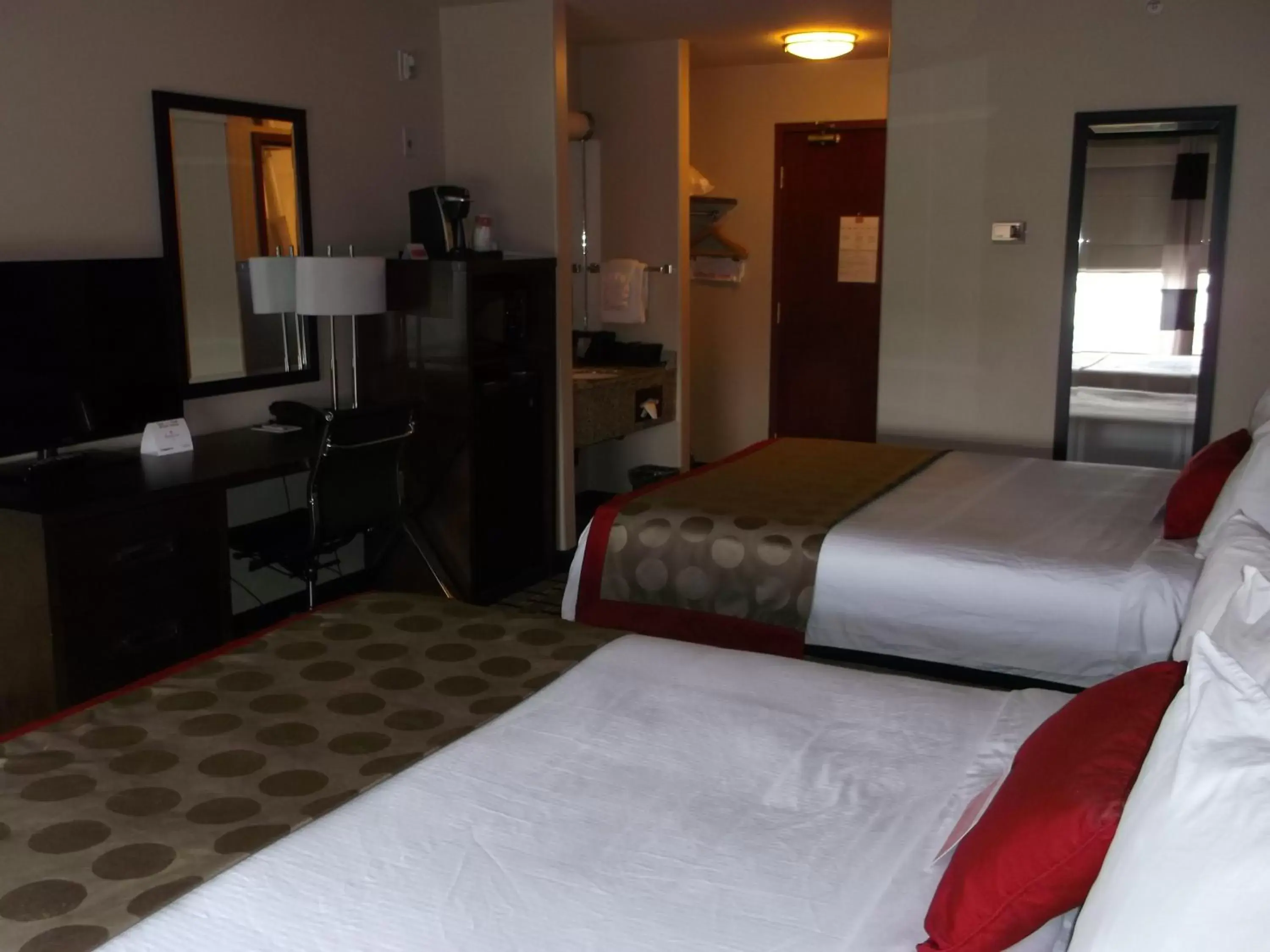 Photo of the whole room, Bed in Ramada by Wyndham Edson