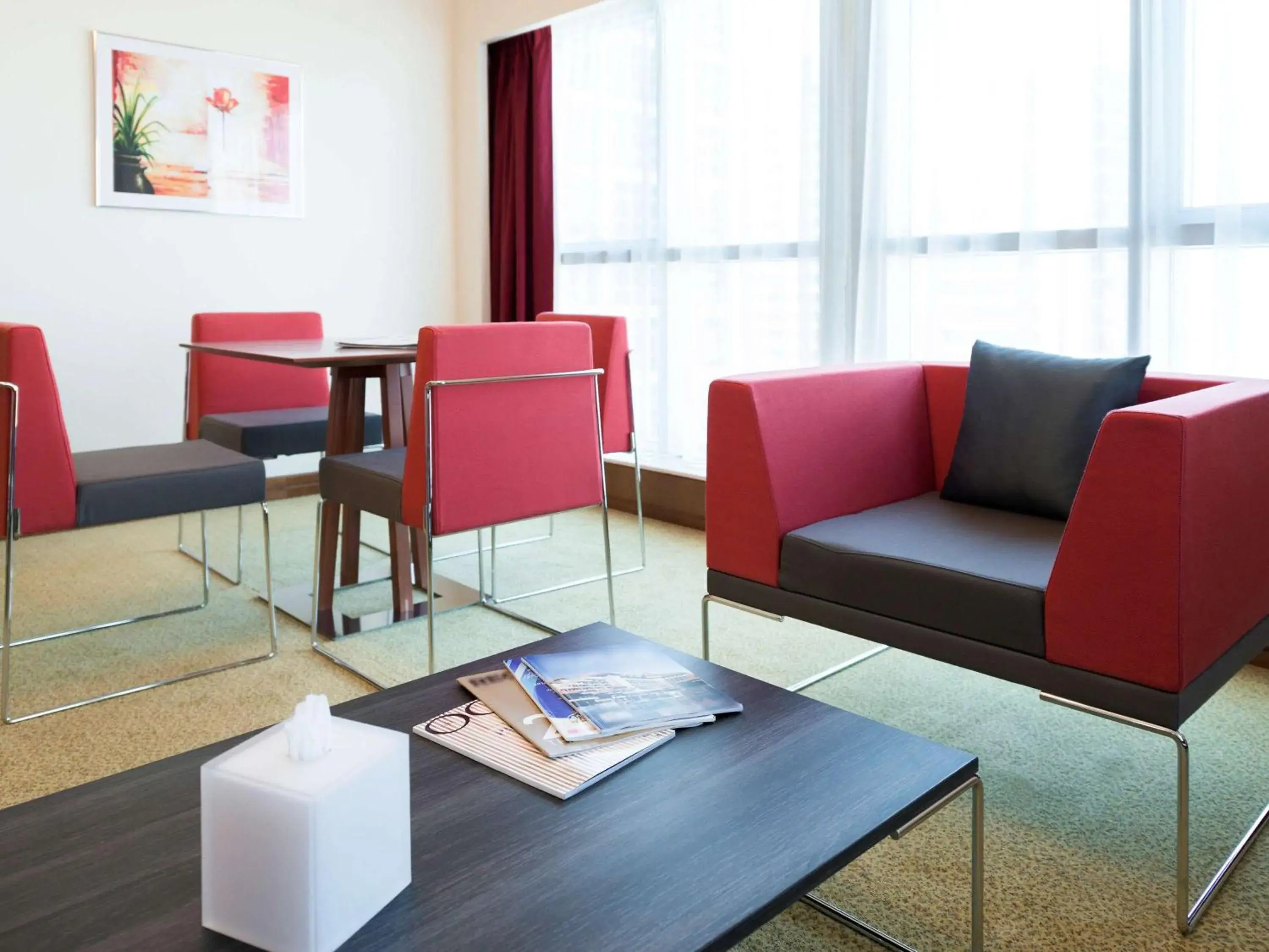 Photo of the whole room, Seating Area in Aparthotel Adagio Fujairah