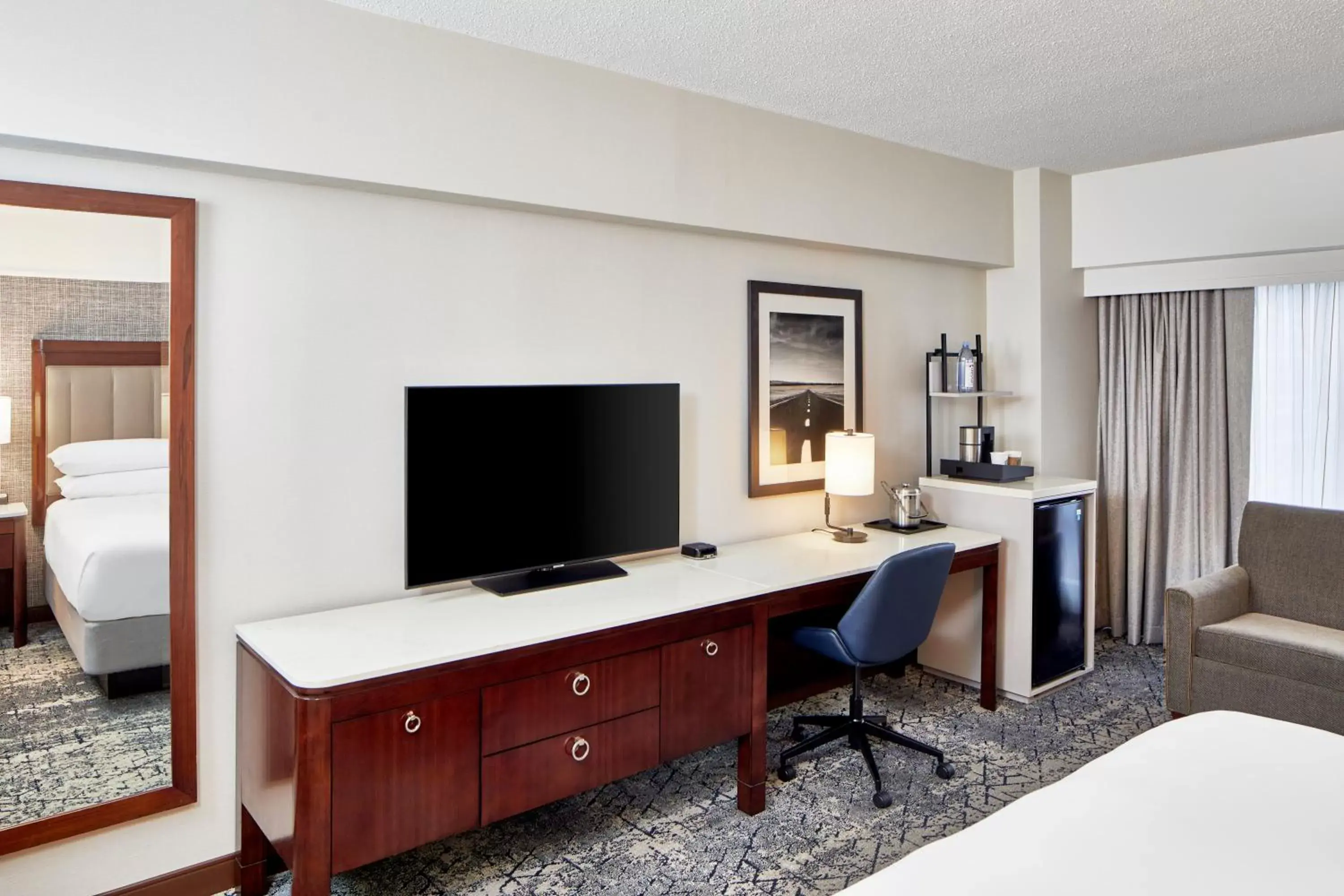 Bedroom, TV/Entertainment Center in Sheraton Indianapolis Hotel at Keystone Crossing