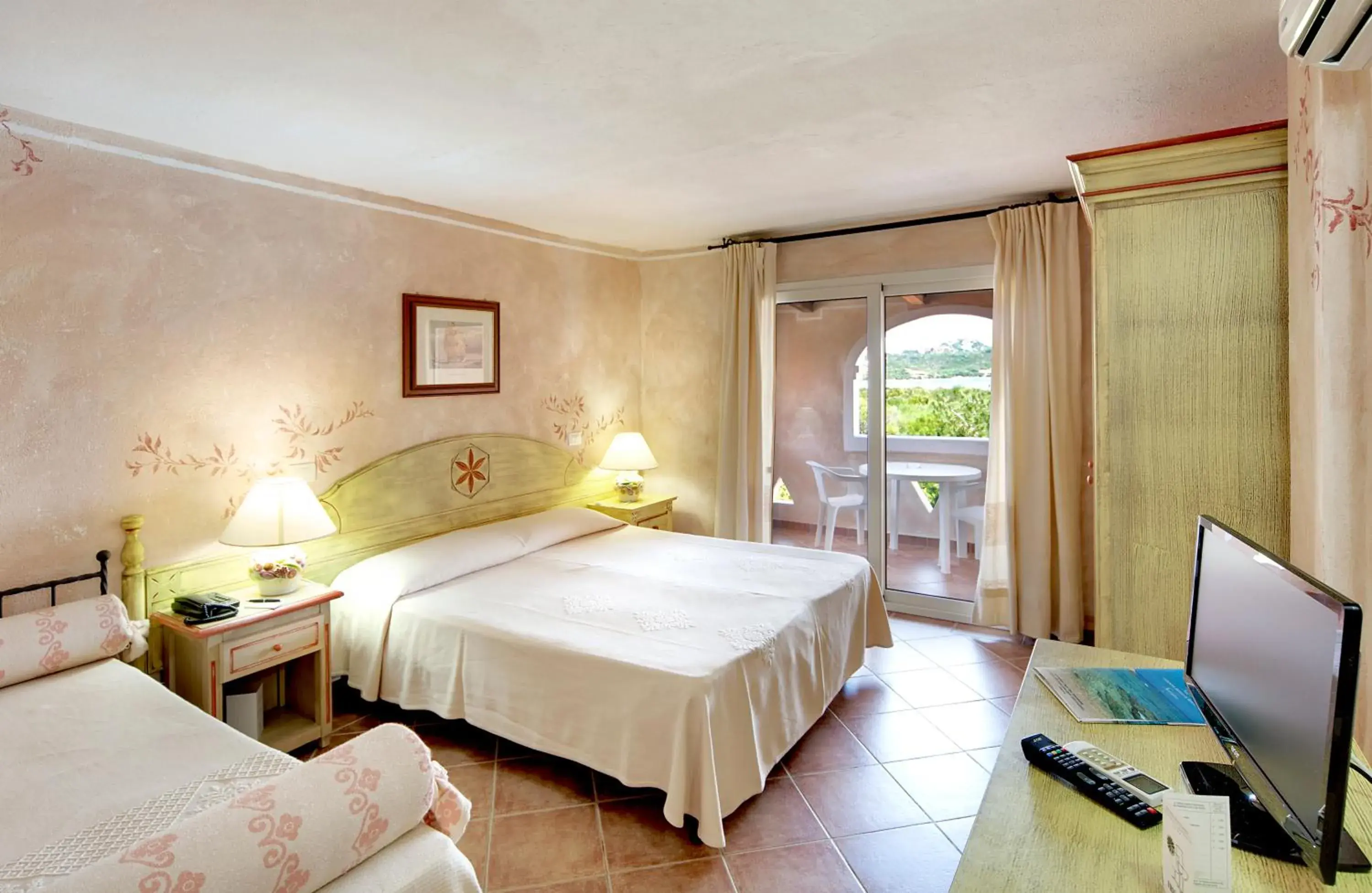 Bedroom in Colonna Beach Hotel
